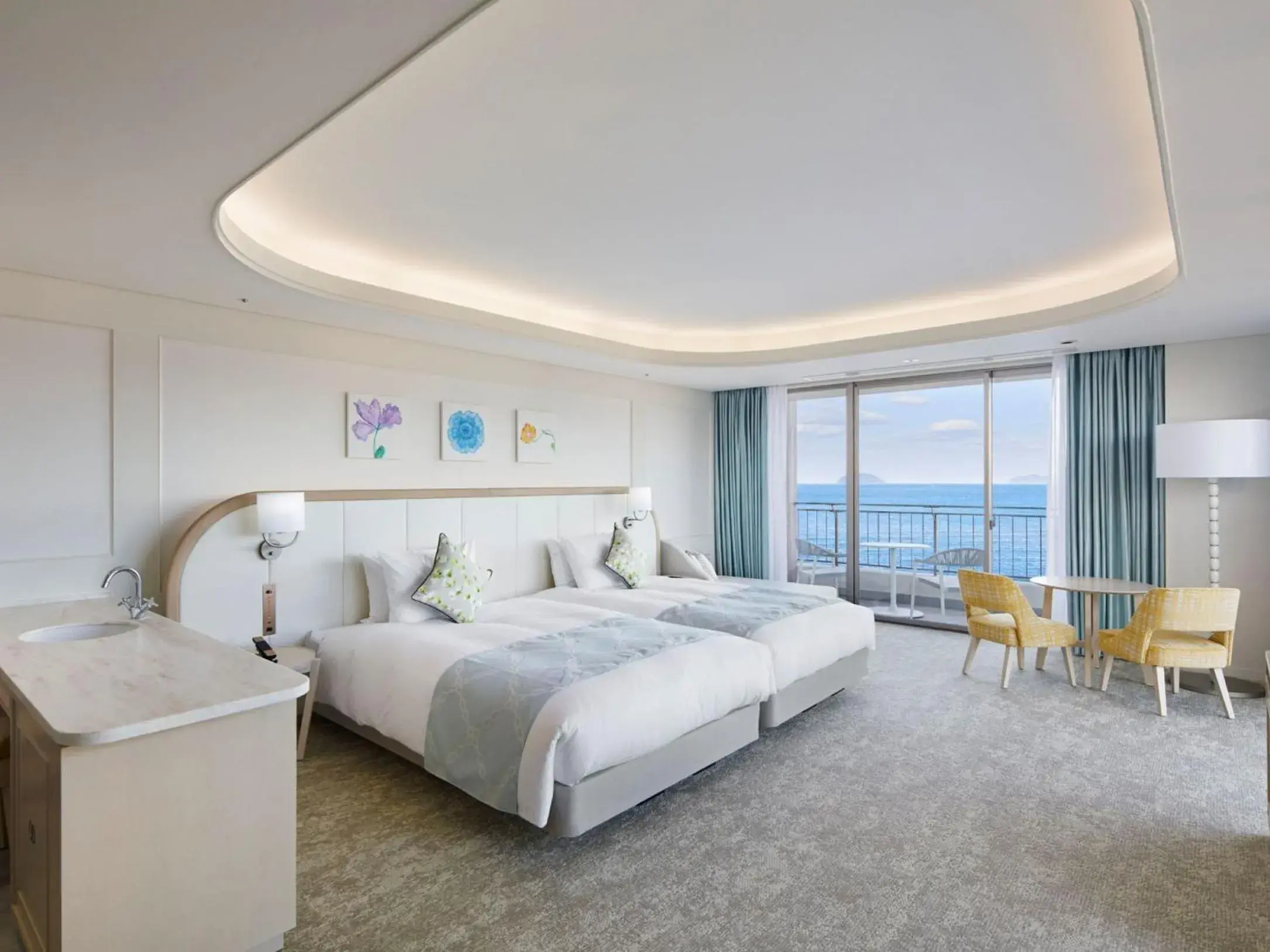 Deluxe Triple Room with Sea View in Karatsu Seaside Hotel Deluxe Triple Room with Sea View in Karatsu Seaside Hotel