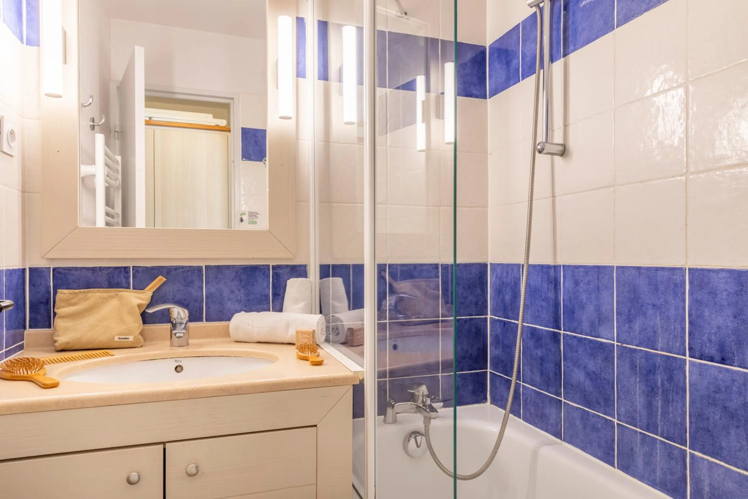 Shower in Résidence Pierre & Vacances La Pinède