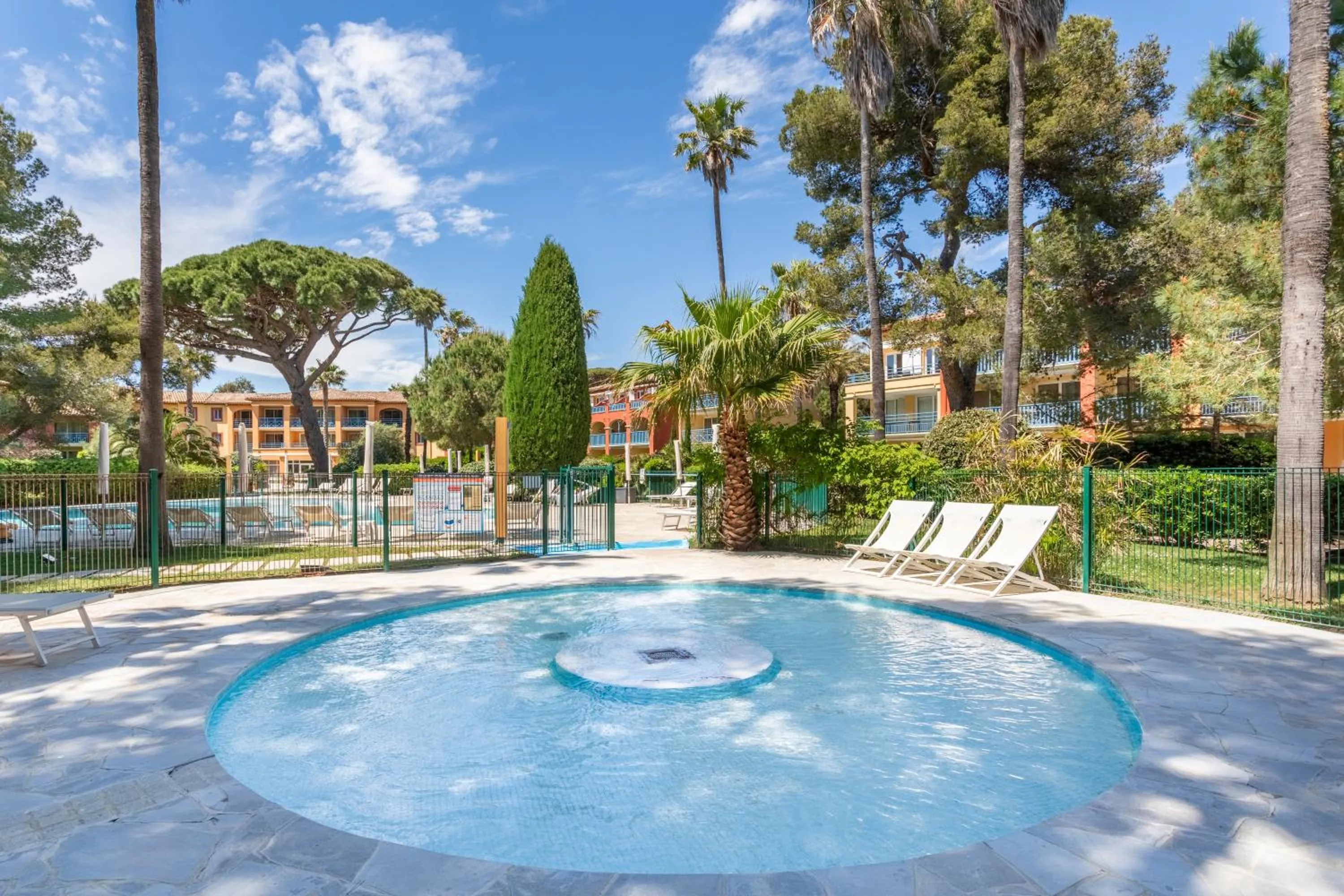 Spring in Résidence Pierre & Vacances La Pinède