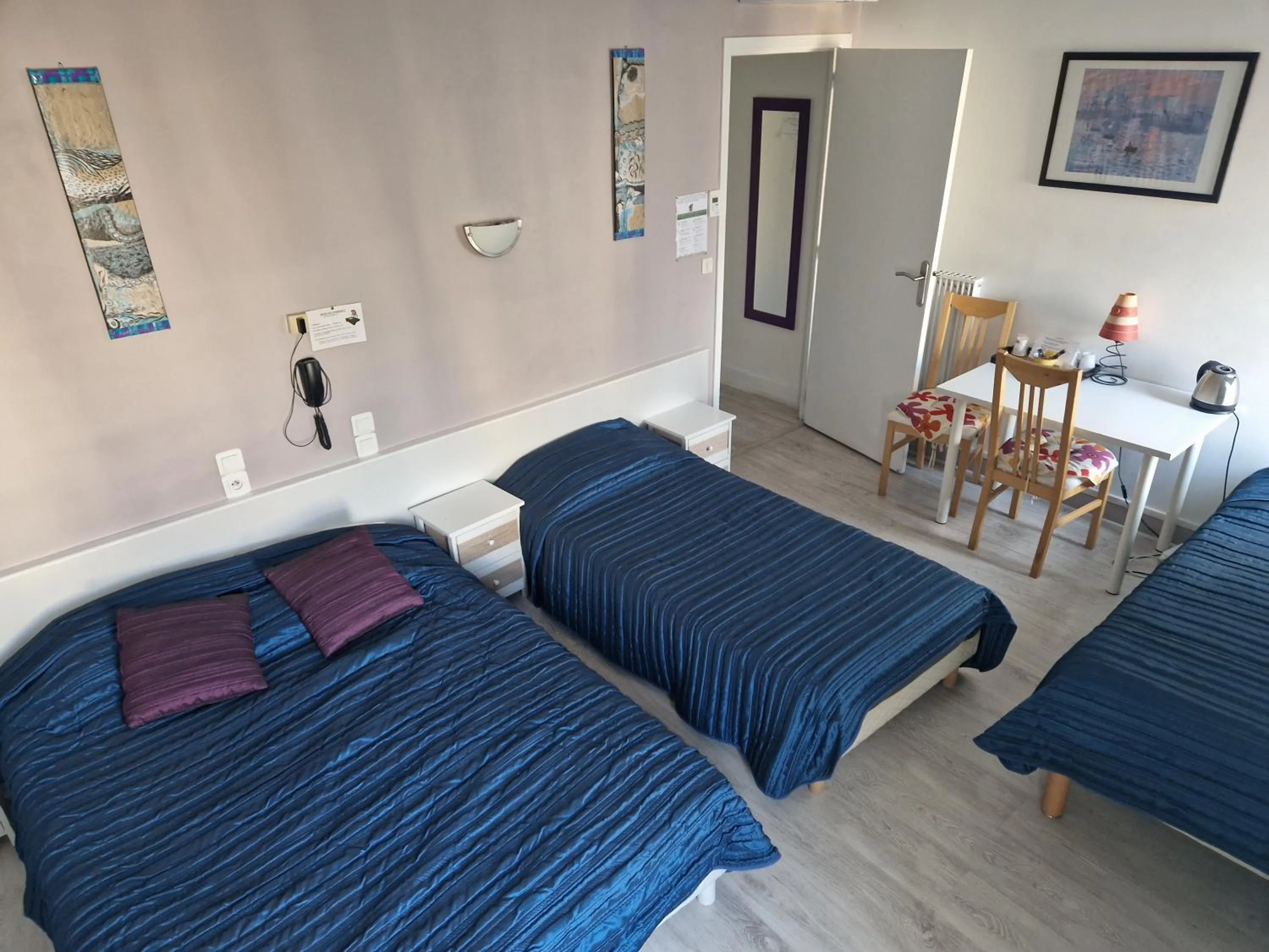 Photo of the whole room, Bed in Hôtel du Commerce