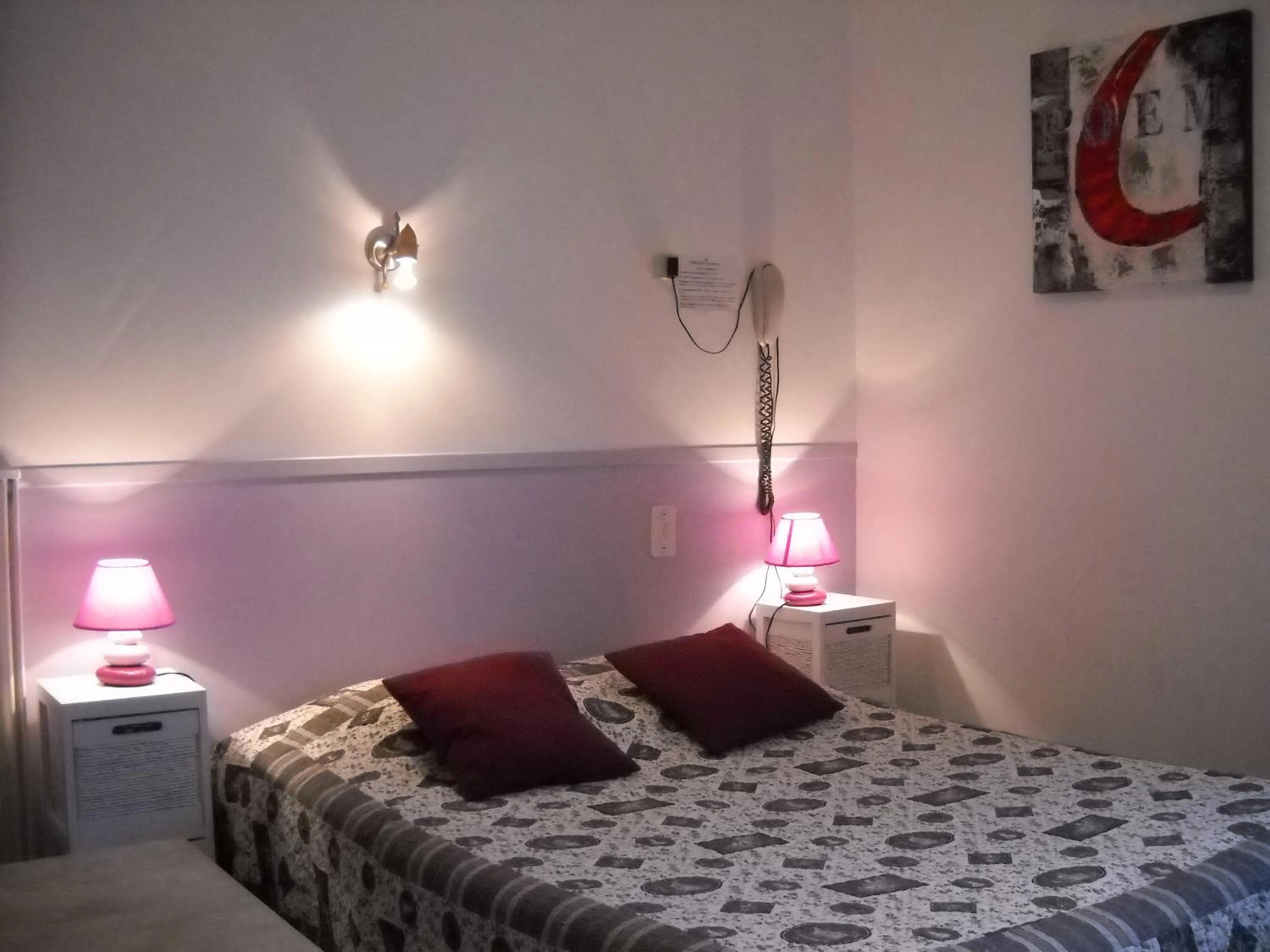 Photo of the whole room, Bed in Hôtel du Commerce