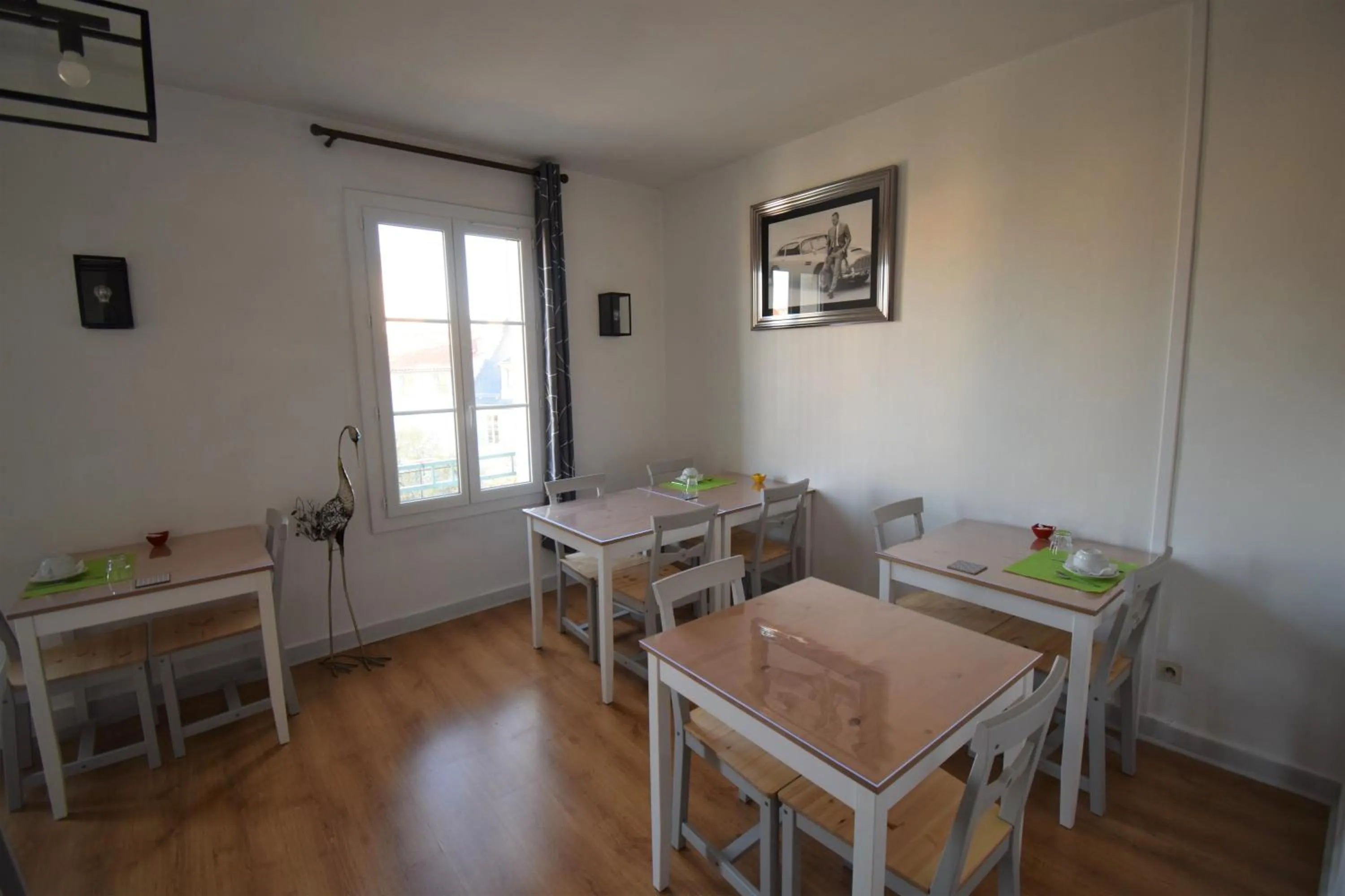 Breakfast in Hôtel du Commerce