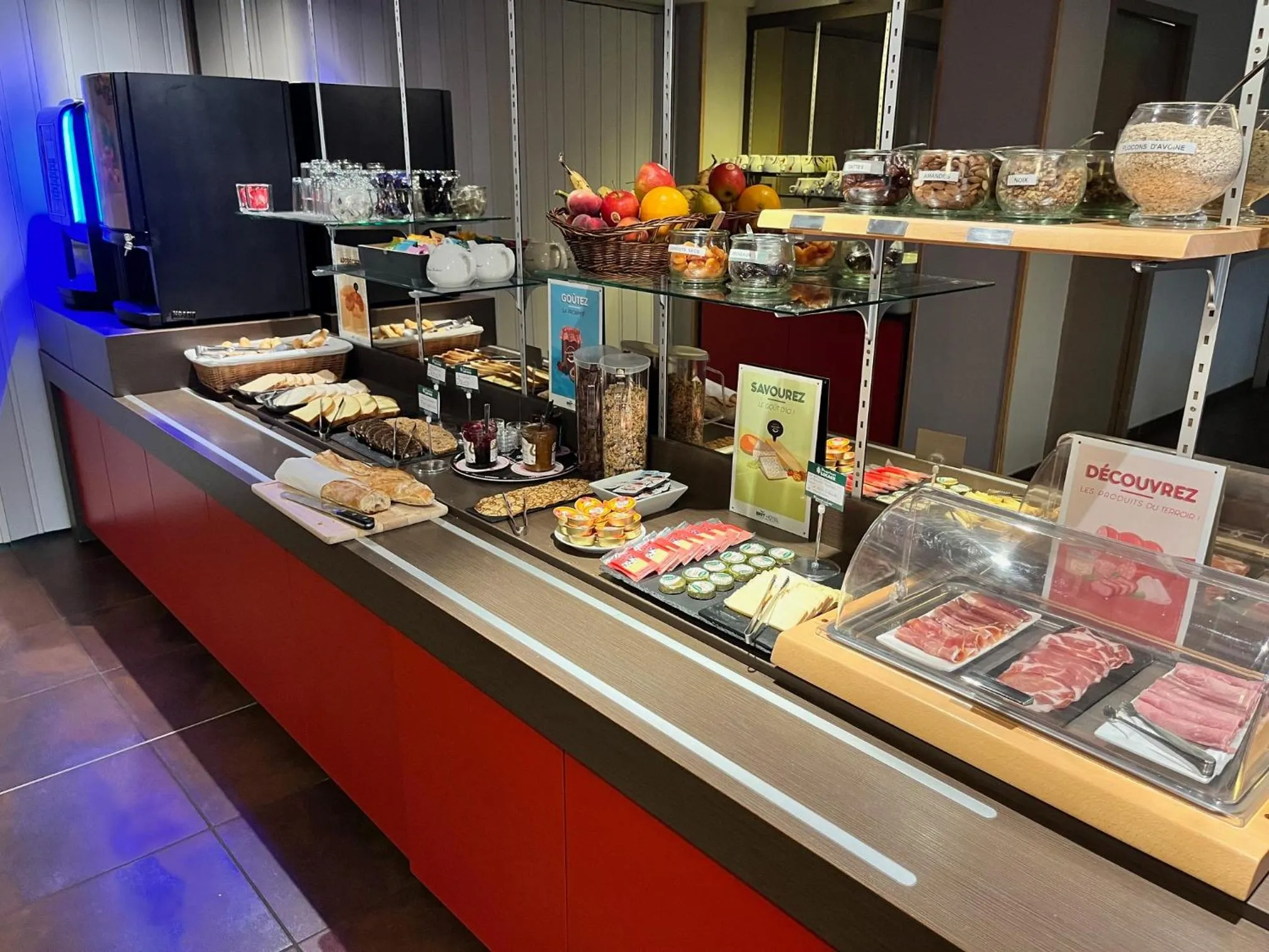 Breakfast in Brit Hotel Confort Montauban