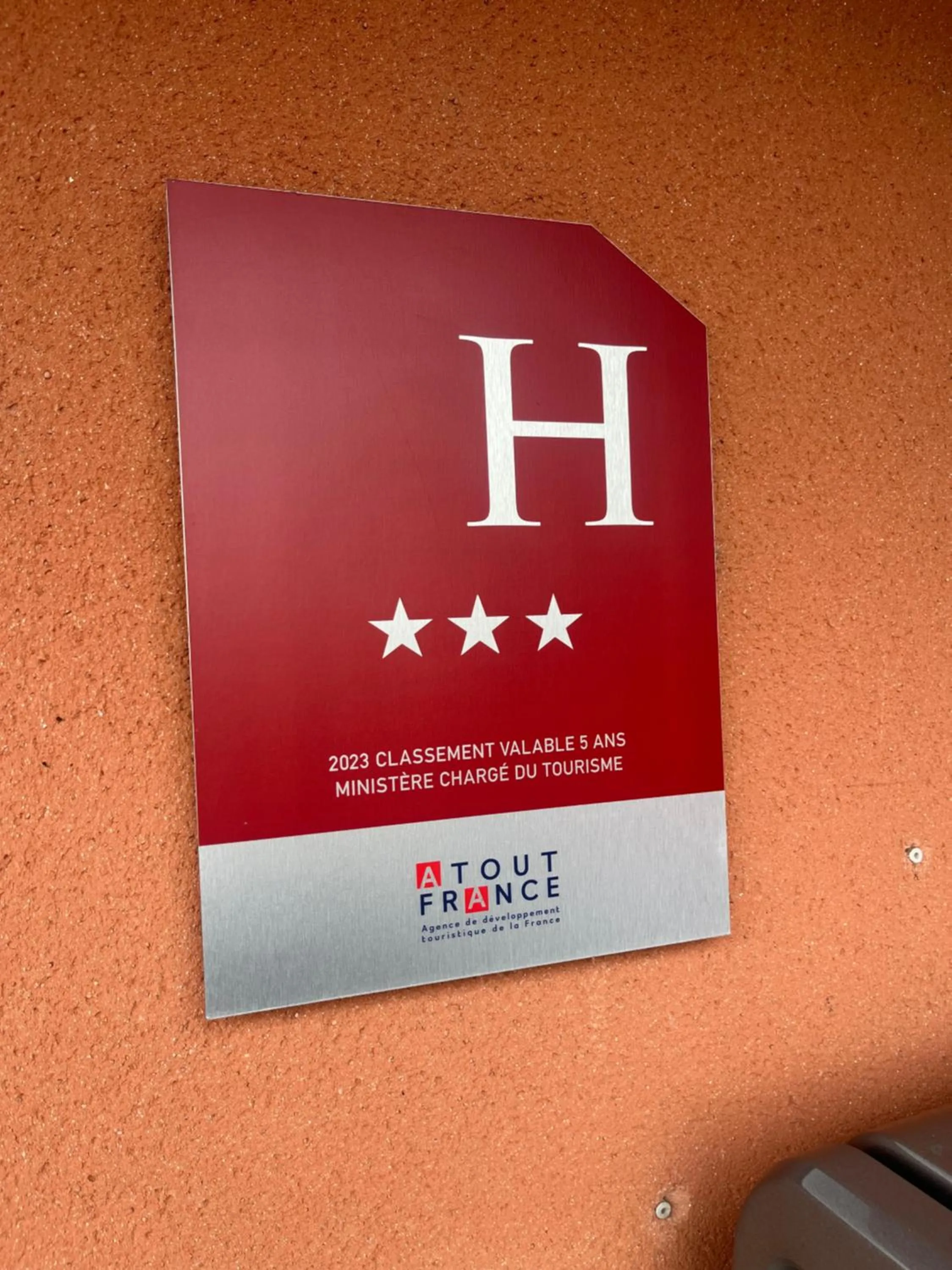 Logo/Certificate/Sign in Brit Hotel Confort Montauban