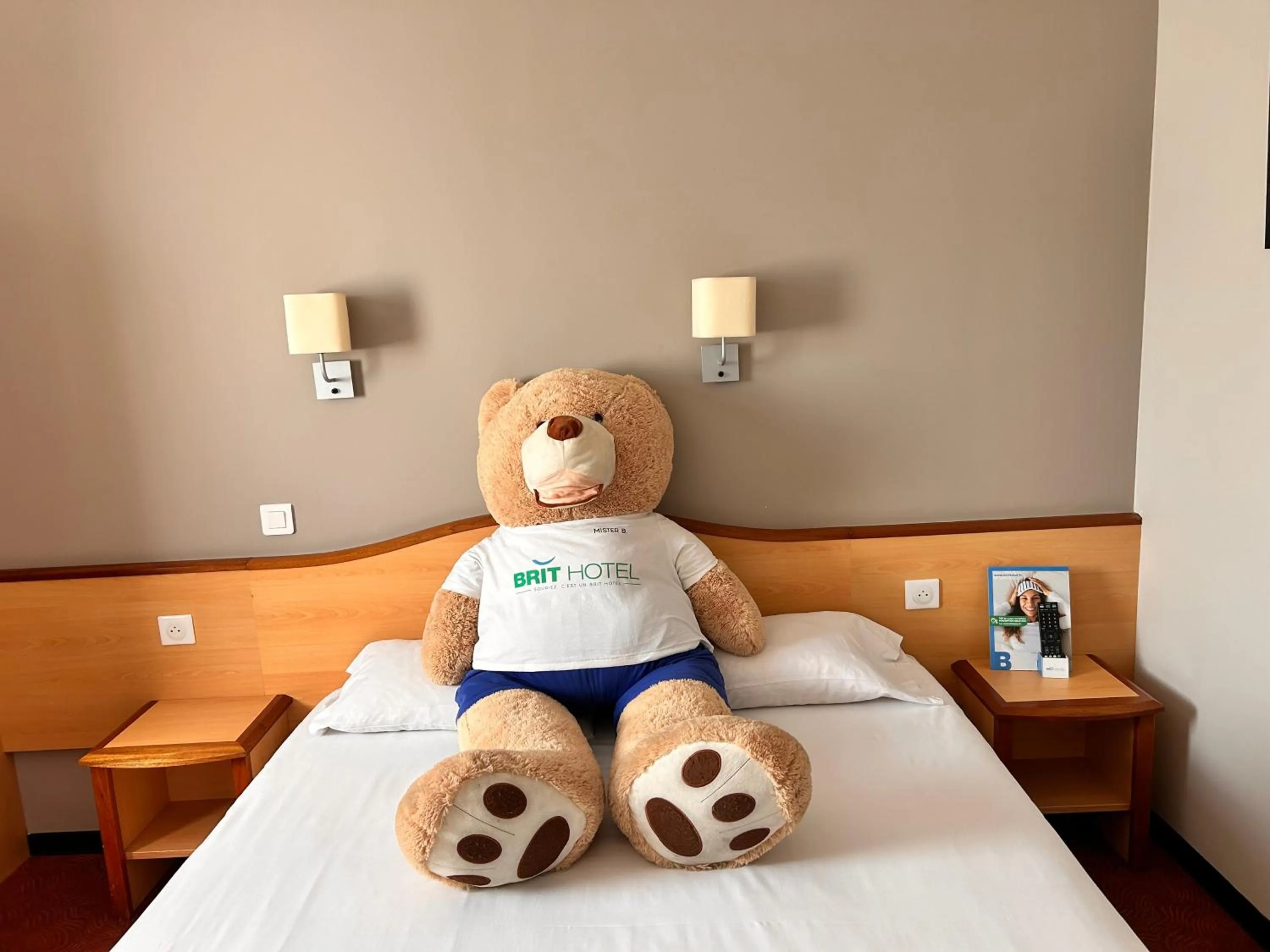 Bed in Brit Hotel Confort Montauban