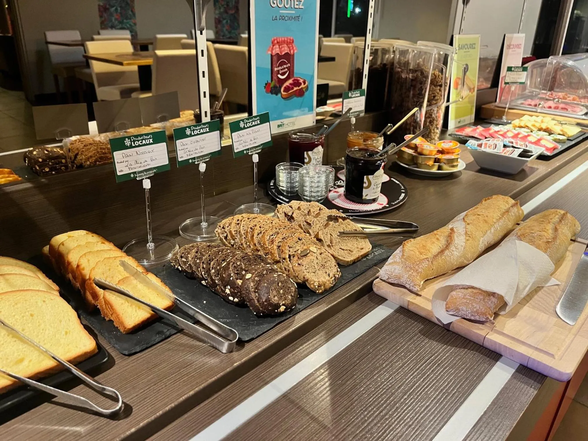 Breakfast in Brit Hotel Confort Montauban