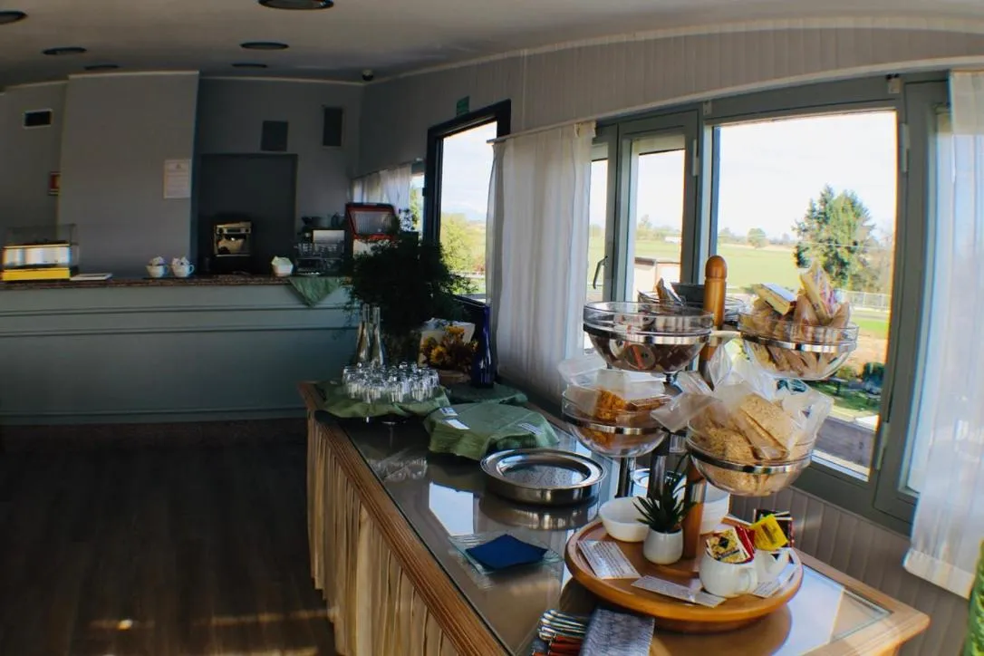 Restaurant/places to eat in Hotel Europa Milano