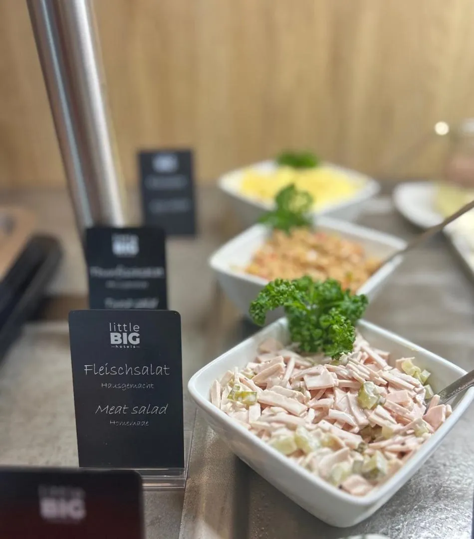 Buffet breakfast in Das Copnic Berlin