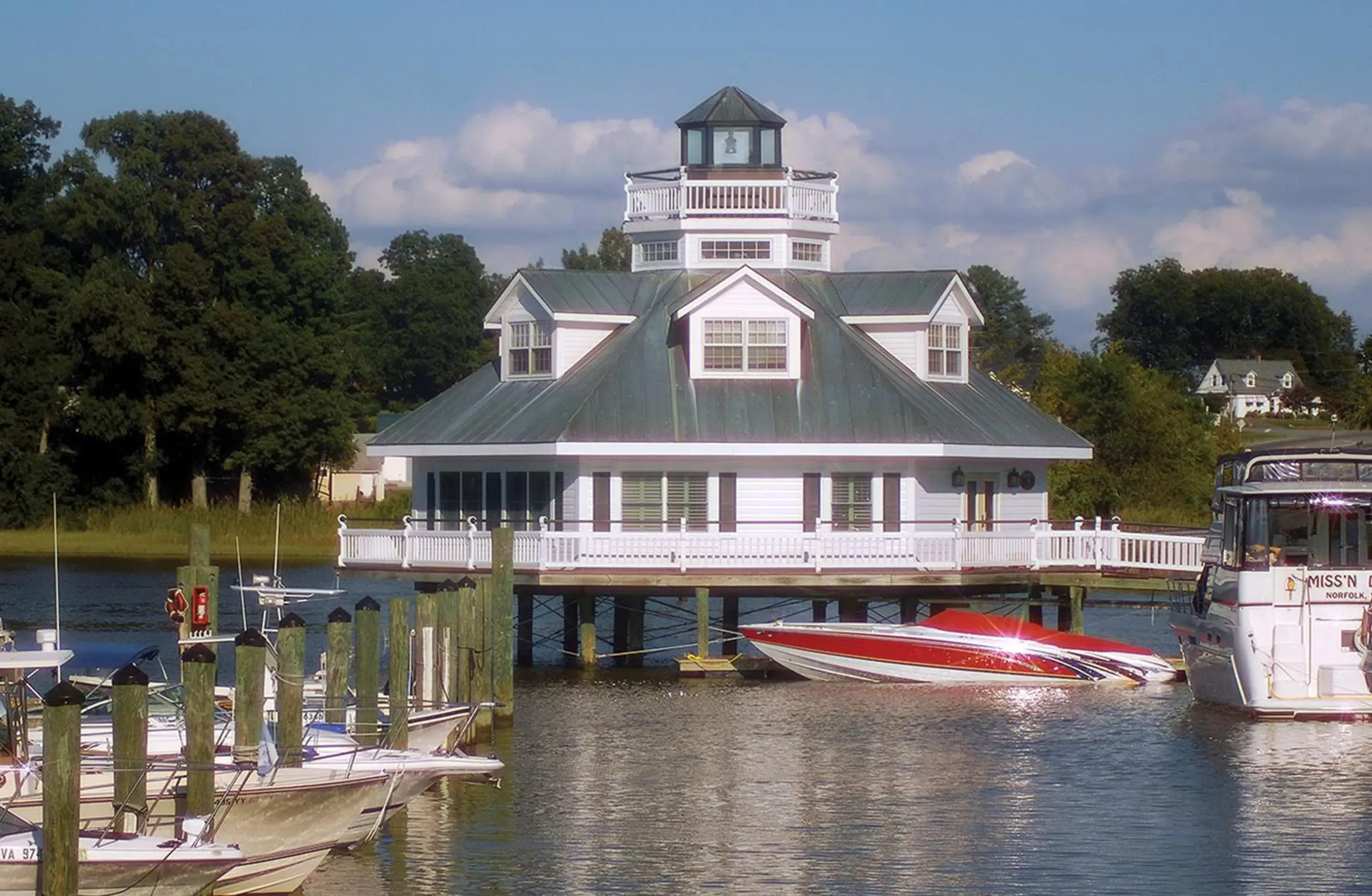 Property building in Smithfield Station Property building in Smithfield Station