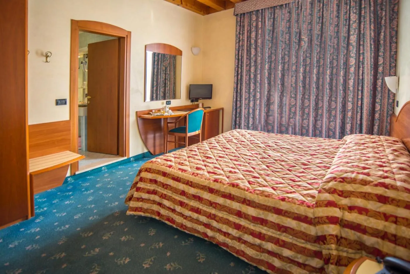 Bedroom, Bed in Hotel Brennero