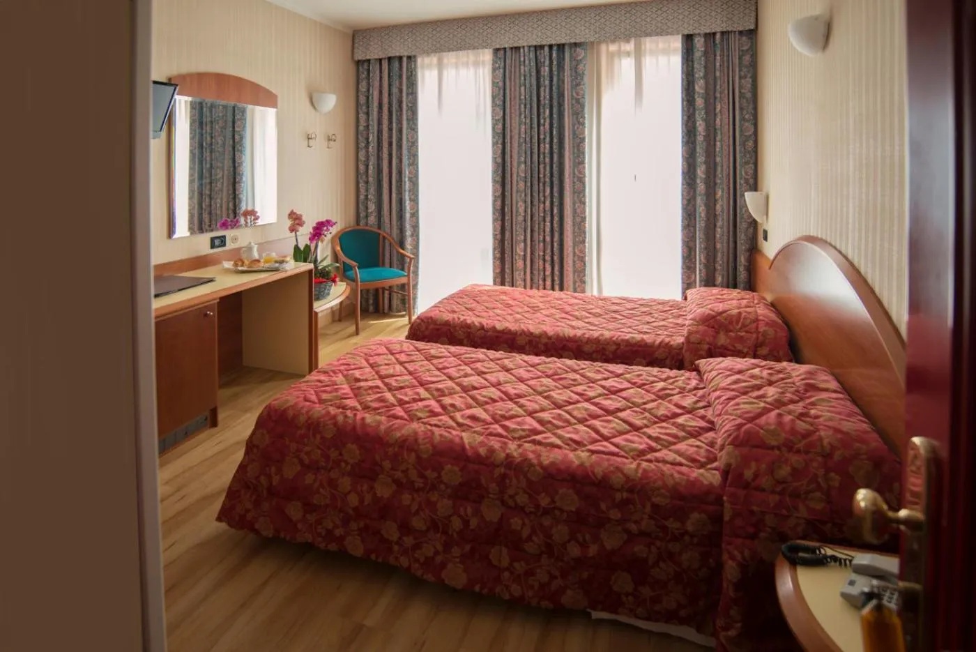 Bathroom, Bed in Hotel Brennero