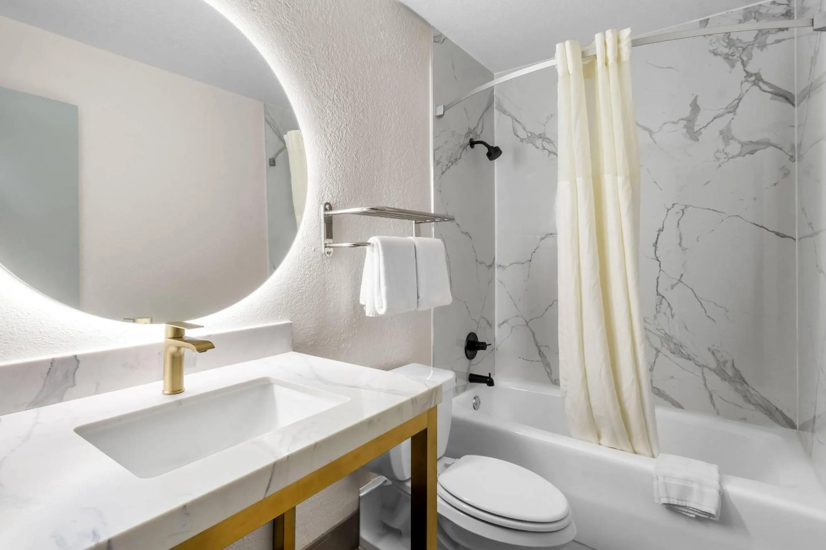 Bedroom in Quality Inn & Suites Lake Havasu City