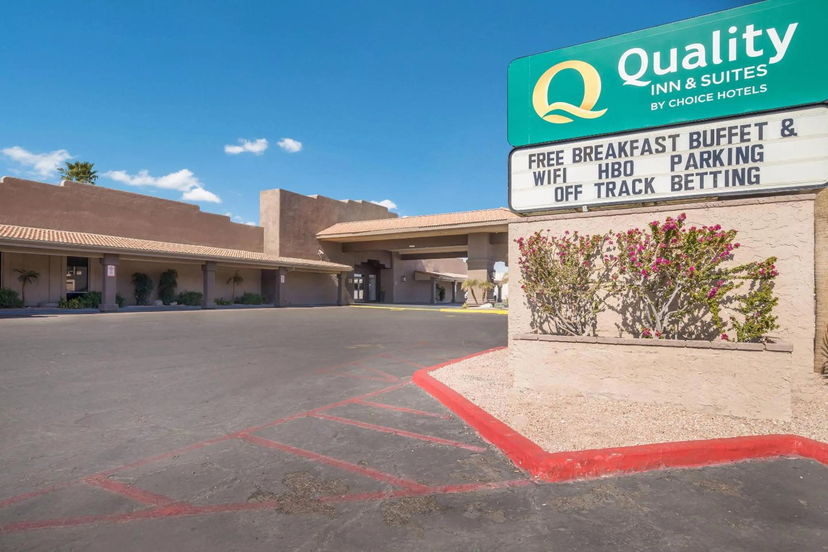 Property building in Quality Inn & Suites Lake Havasu City