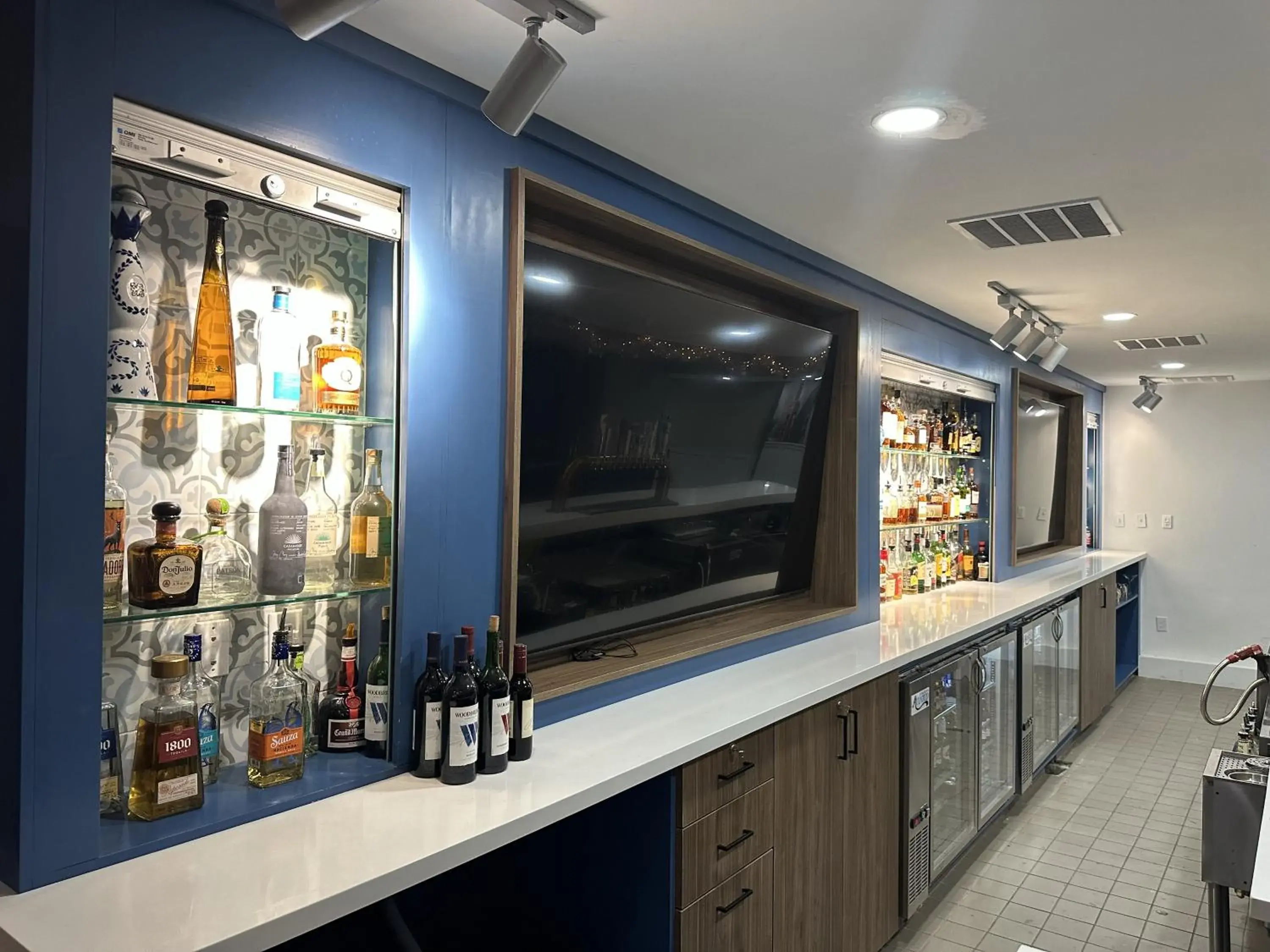 Lounge or bar in Quality Inn & Suites Lake Havasu City Lounge or bar in Quality Inn & Suites Lake Havasu City