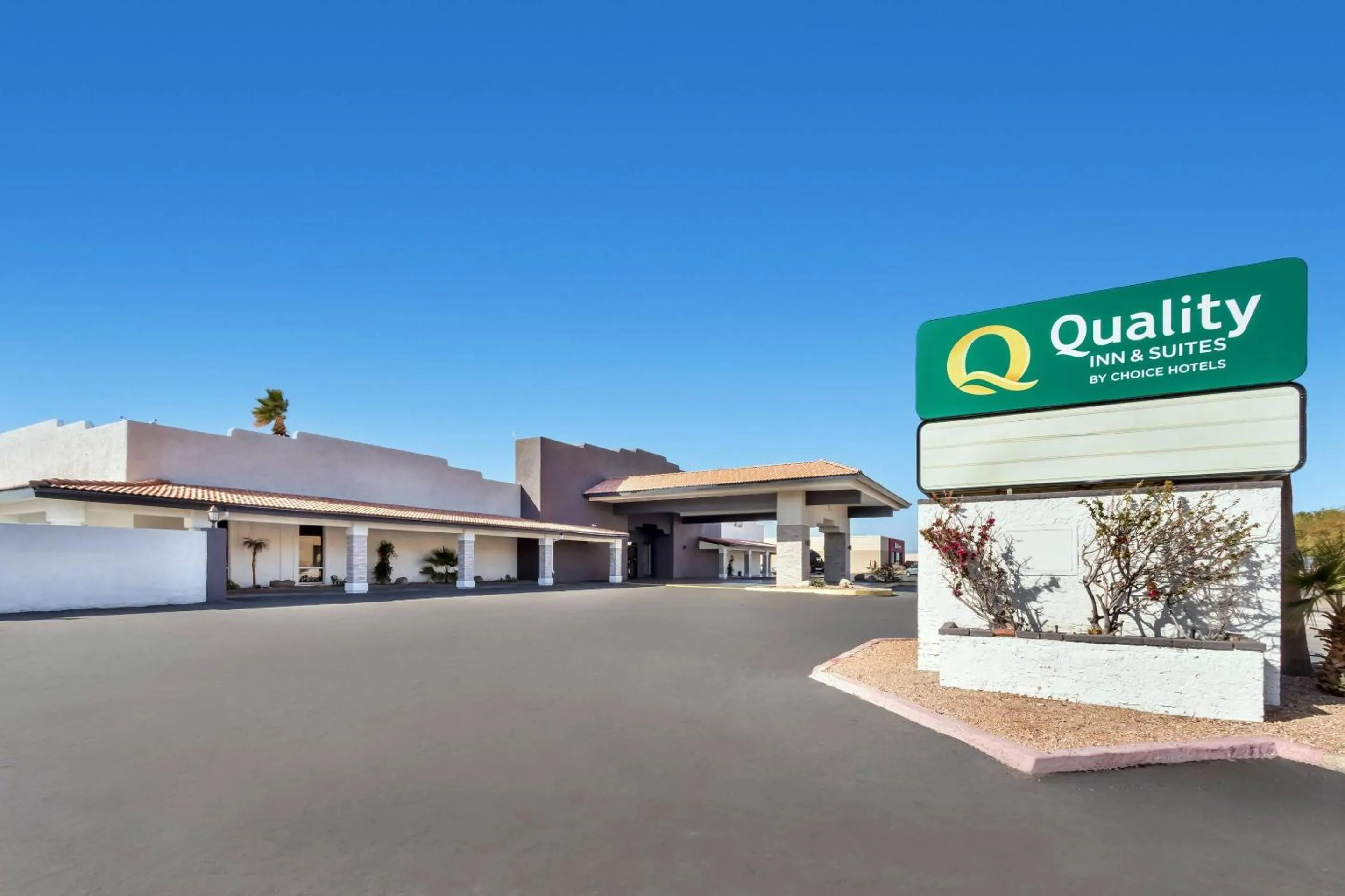 Property building in Quality Inn & Suites Lake Havasu City