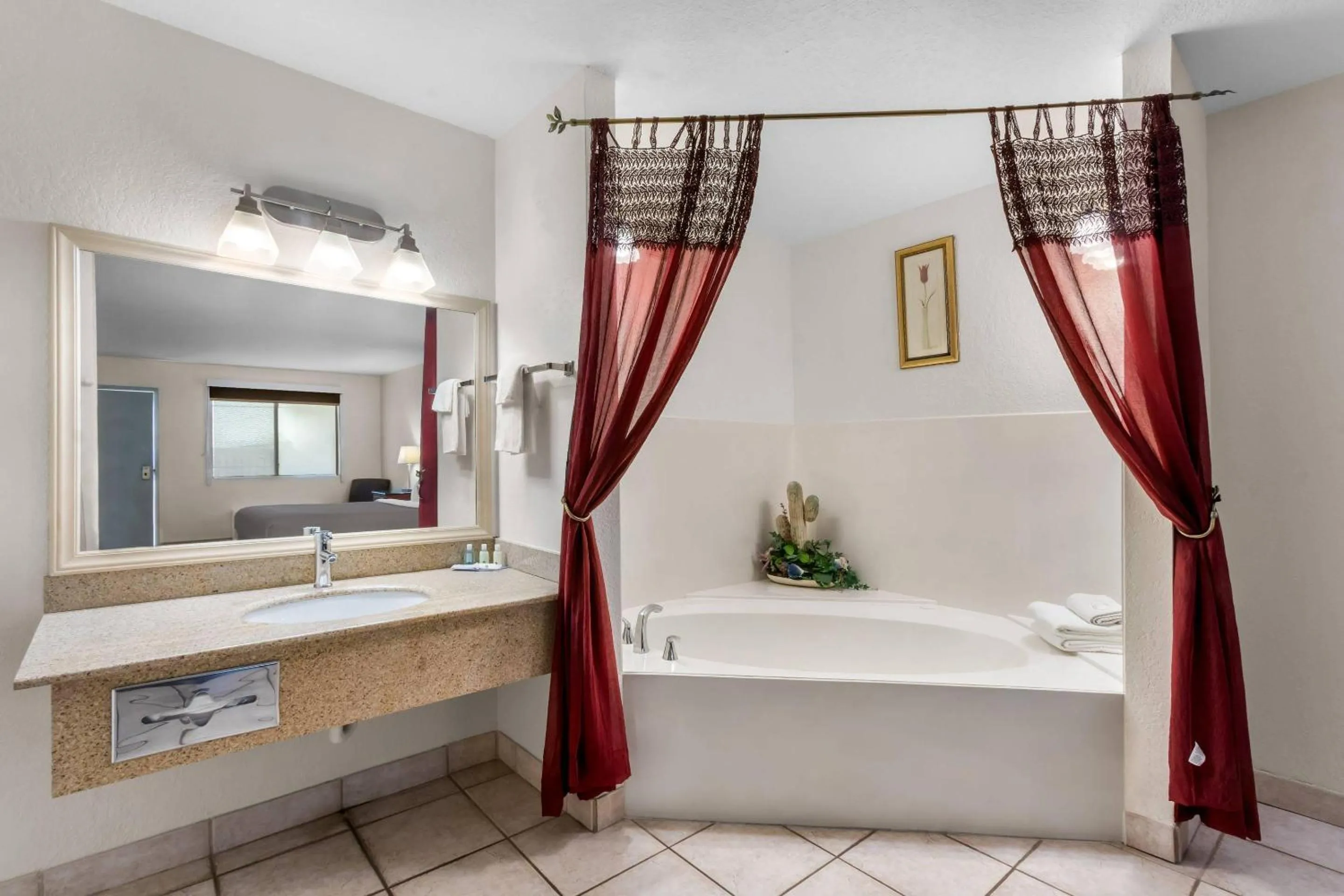 Bedroom in Quality Inn & Suites Lake Havasu City