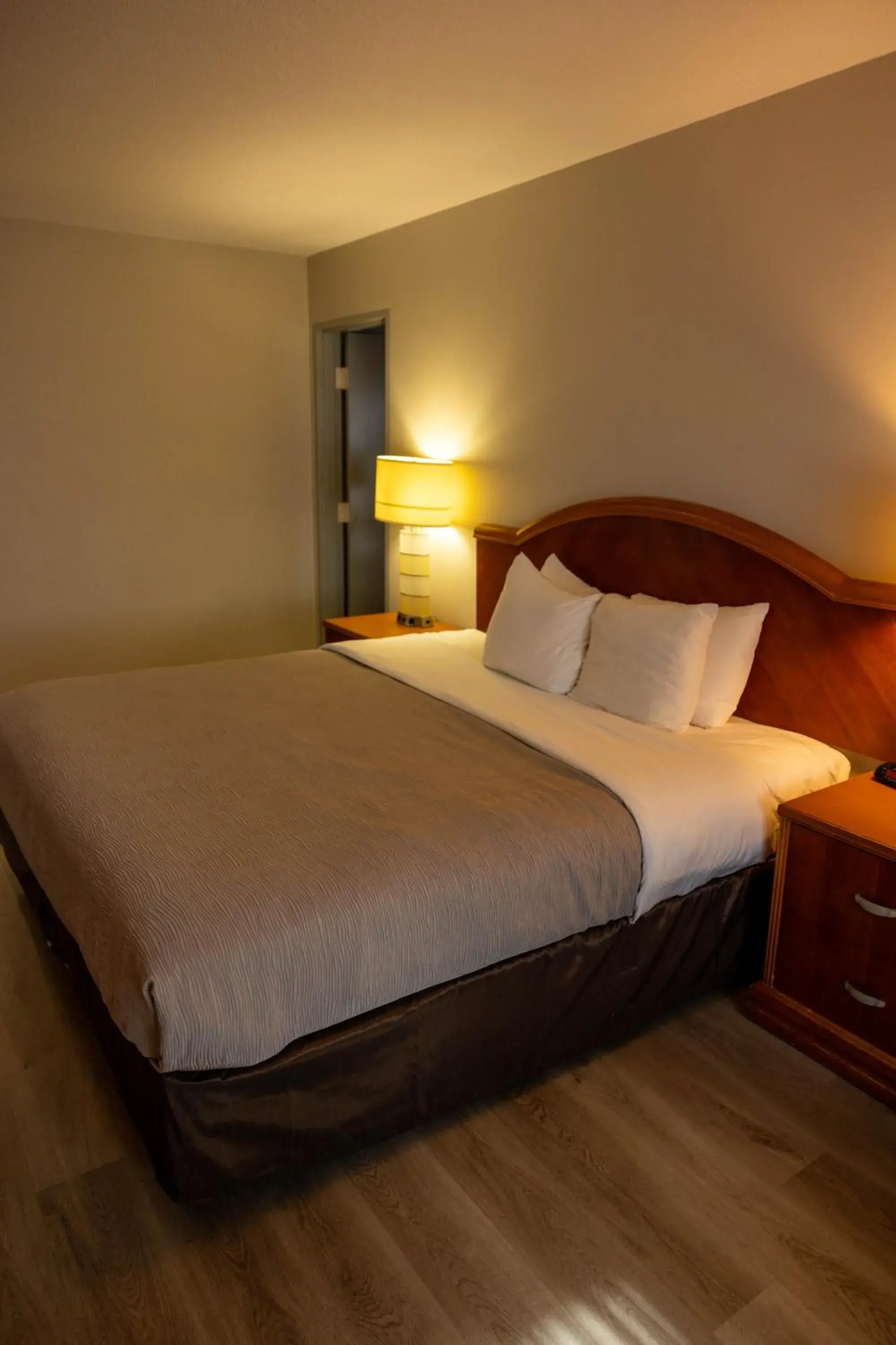 Bed in Quality Inn & Suites Lake Havasu City Bed in Quality Inn & Suites Lake Havasu City