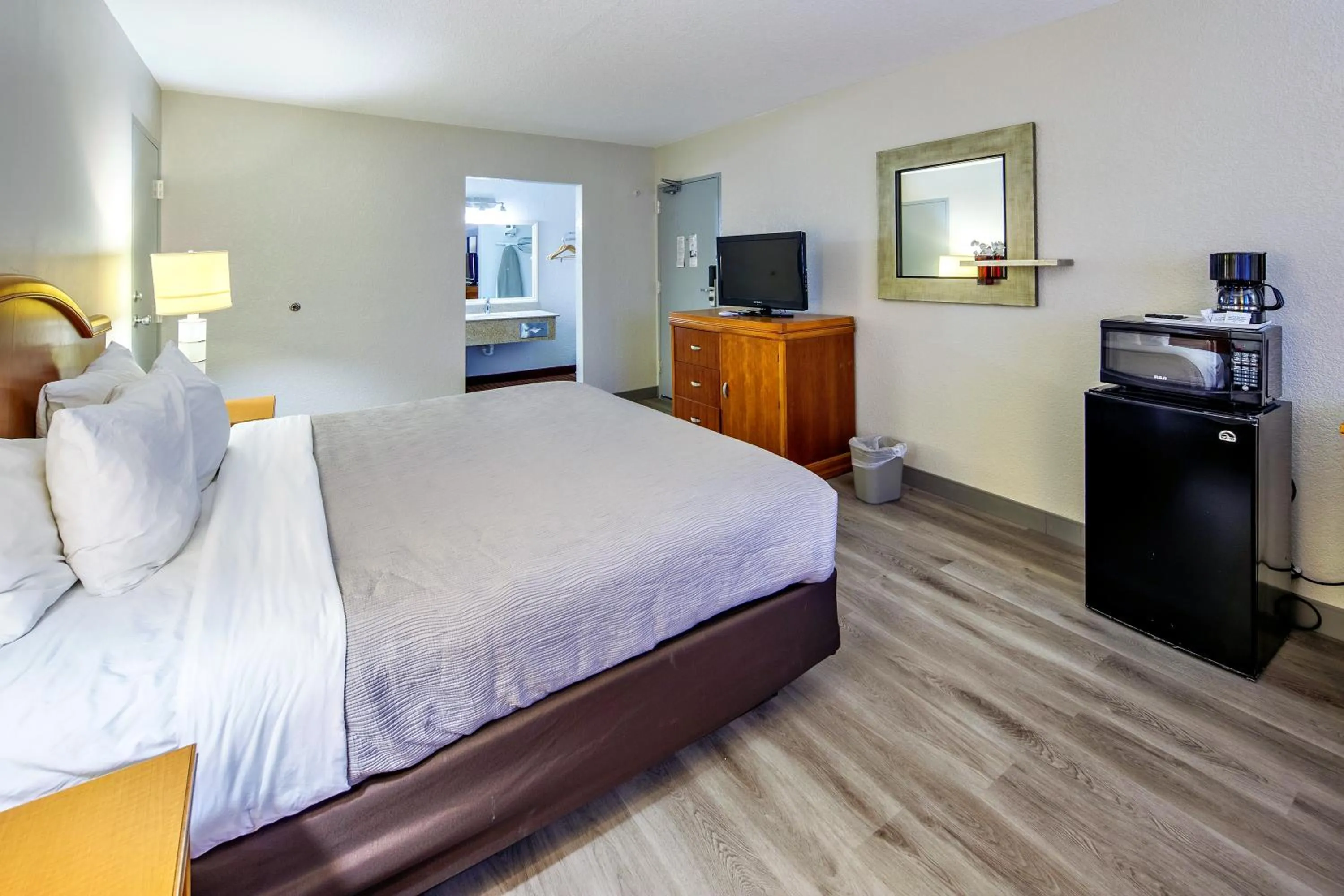 Bed in Quality Inn & Suites Lake Havasu City