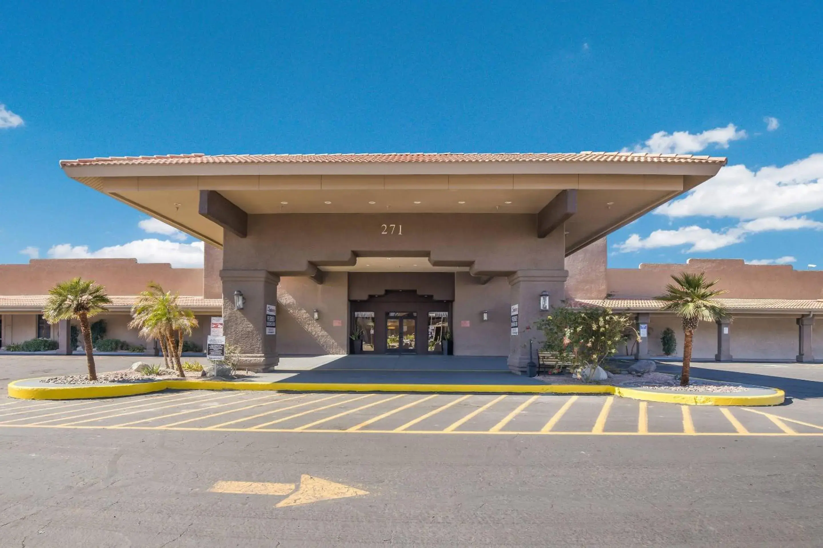 Property building in Quality Inn & Suites Lake Havasu City Property building in Quality Inn & Suites Lake Havasu City