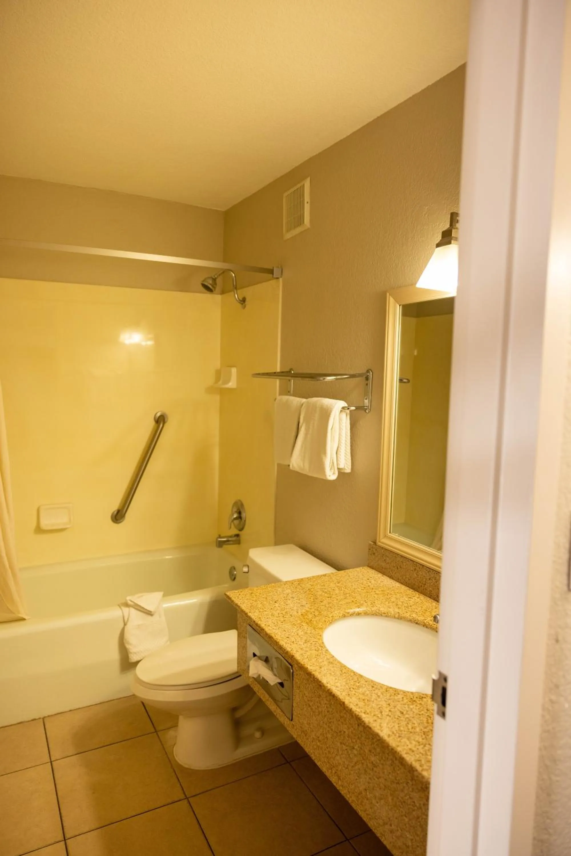 Quality Inn & Suites Lake Havasu City