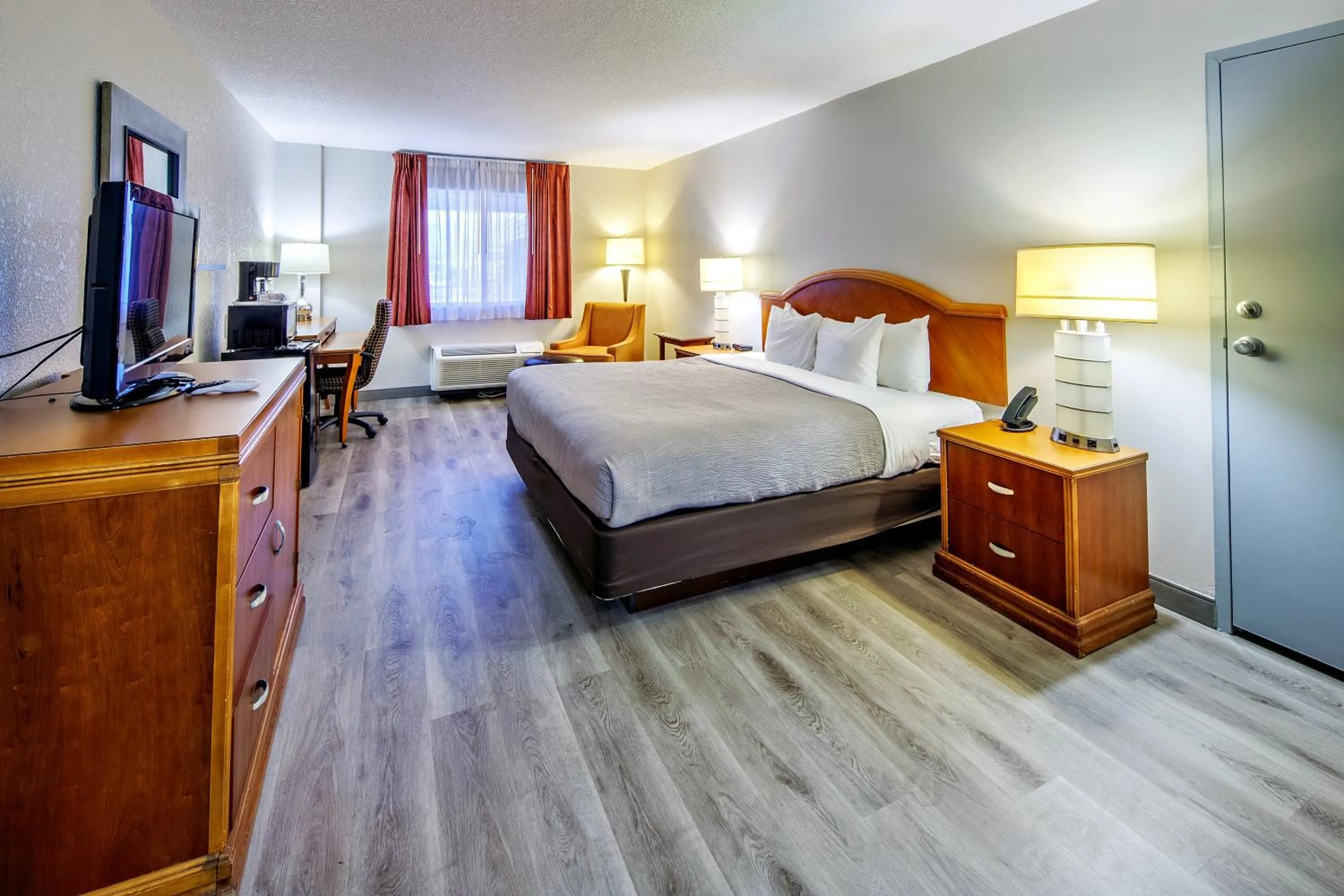 Bed in Quality Inn & Suites Lake Havasu City
