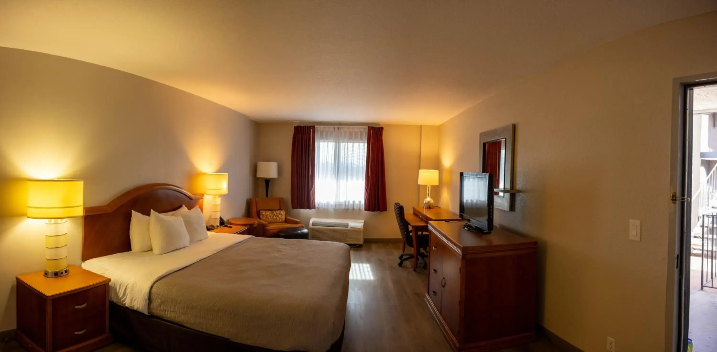 Bed in Quality Inn & Suites Lake Havasu City Bed in Quality Inn & Suites Lake Havasu City