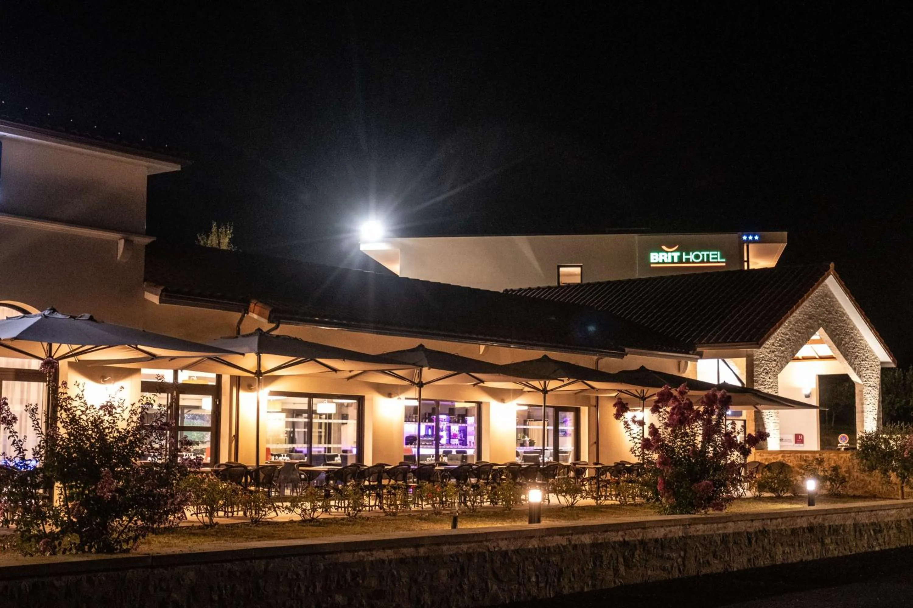 Property building in Brit Hotel Privilège Figeac