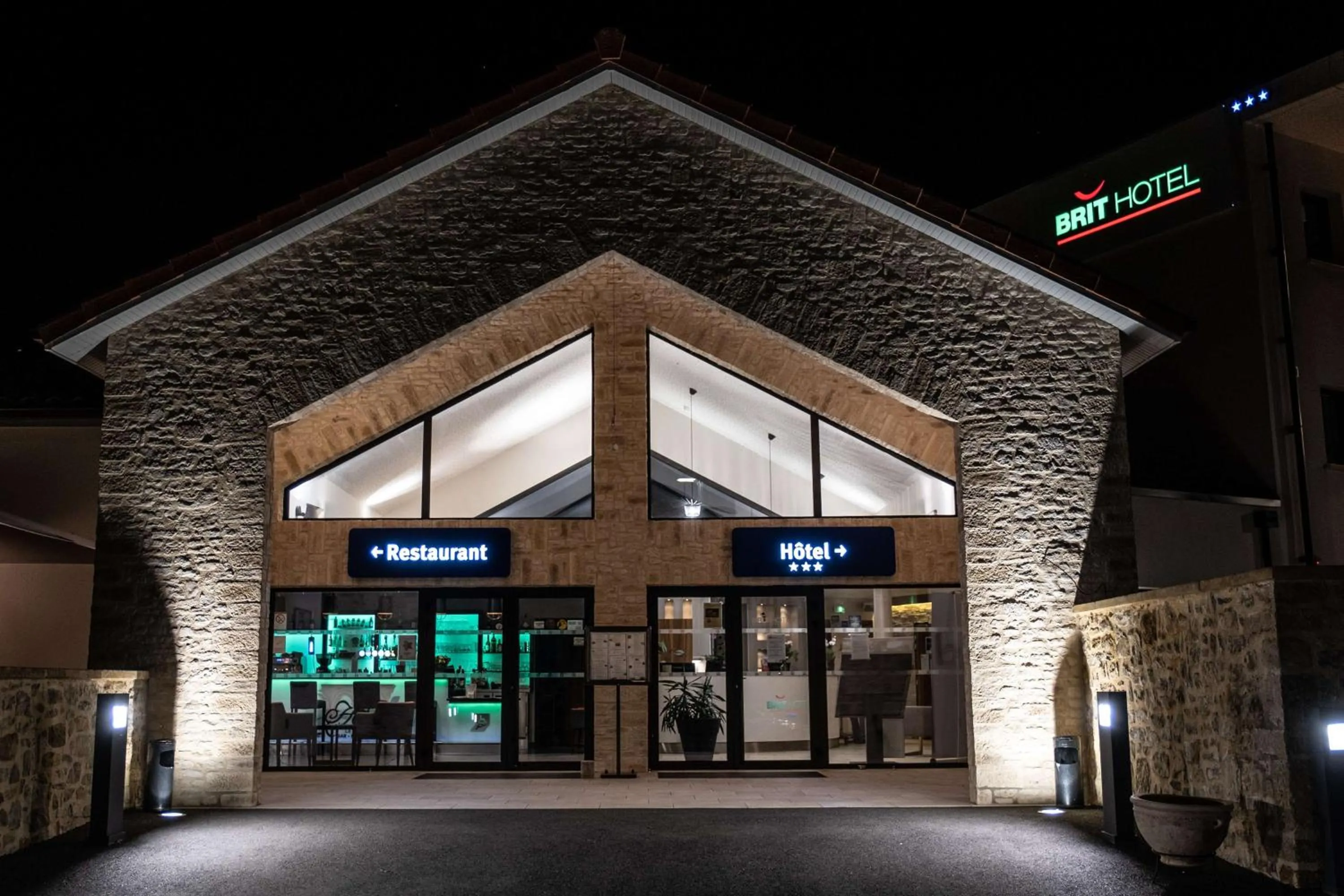 Property building in Brit Hotel Privilège Figeac