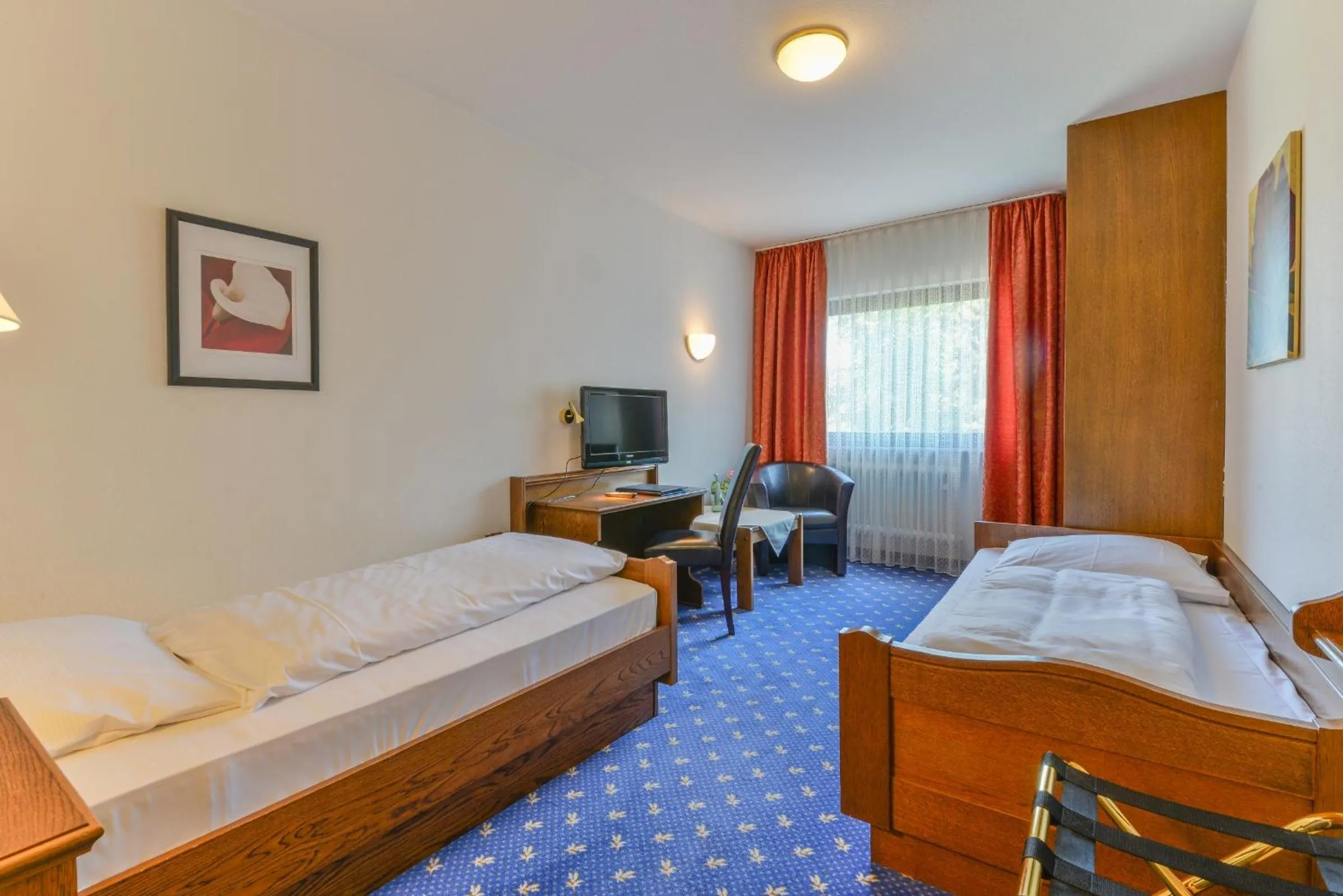 Photo of the whole room, Bed in Hotel Zur Mühle