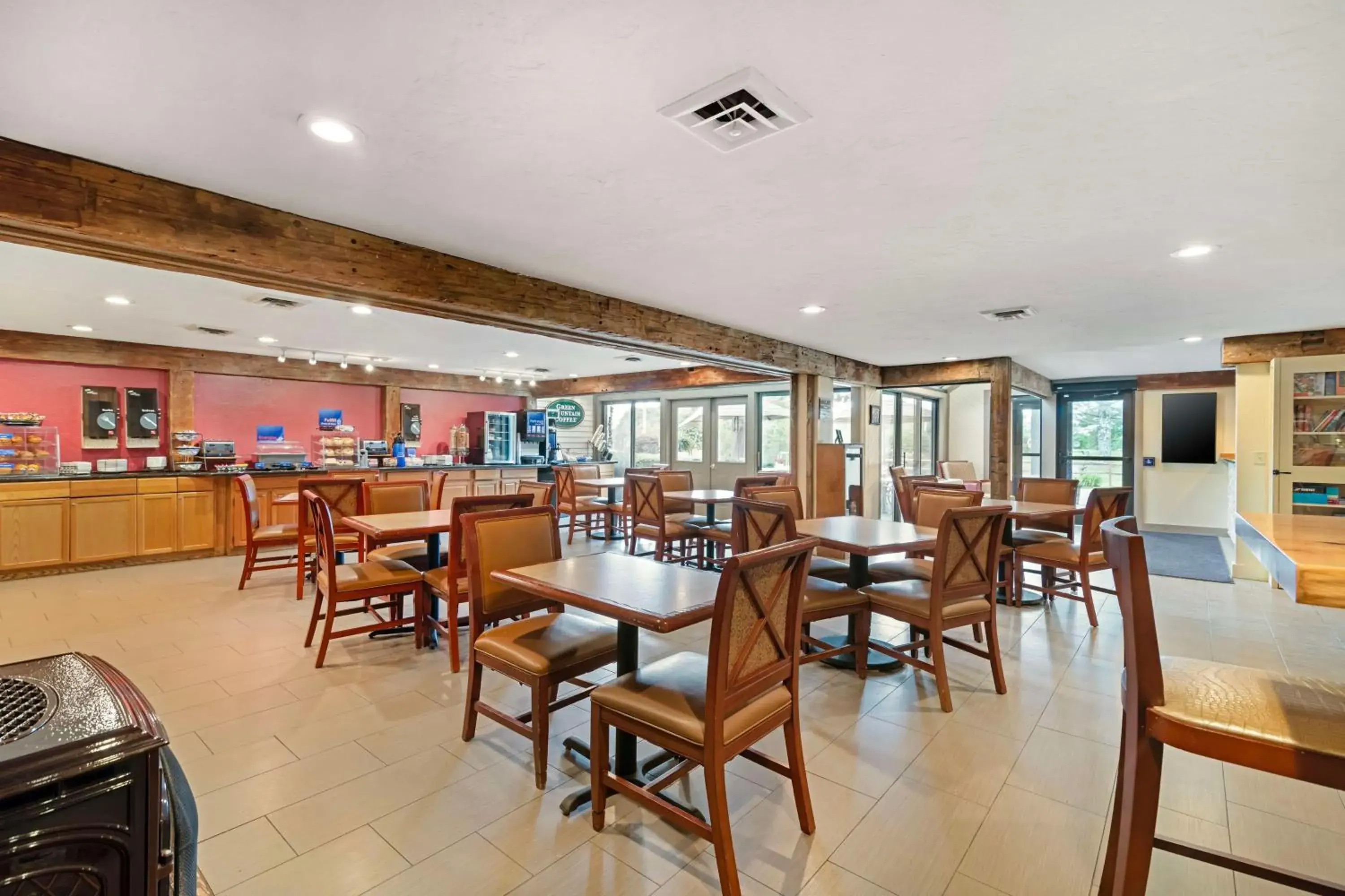Breakfast in Best Western Inn & Suites Rutland-Killington Breakfast in Best Western Inn & Suites Rutland-Killington