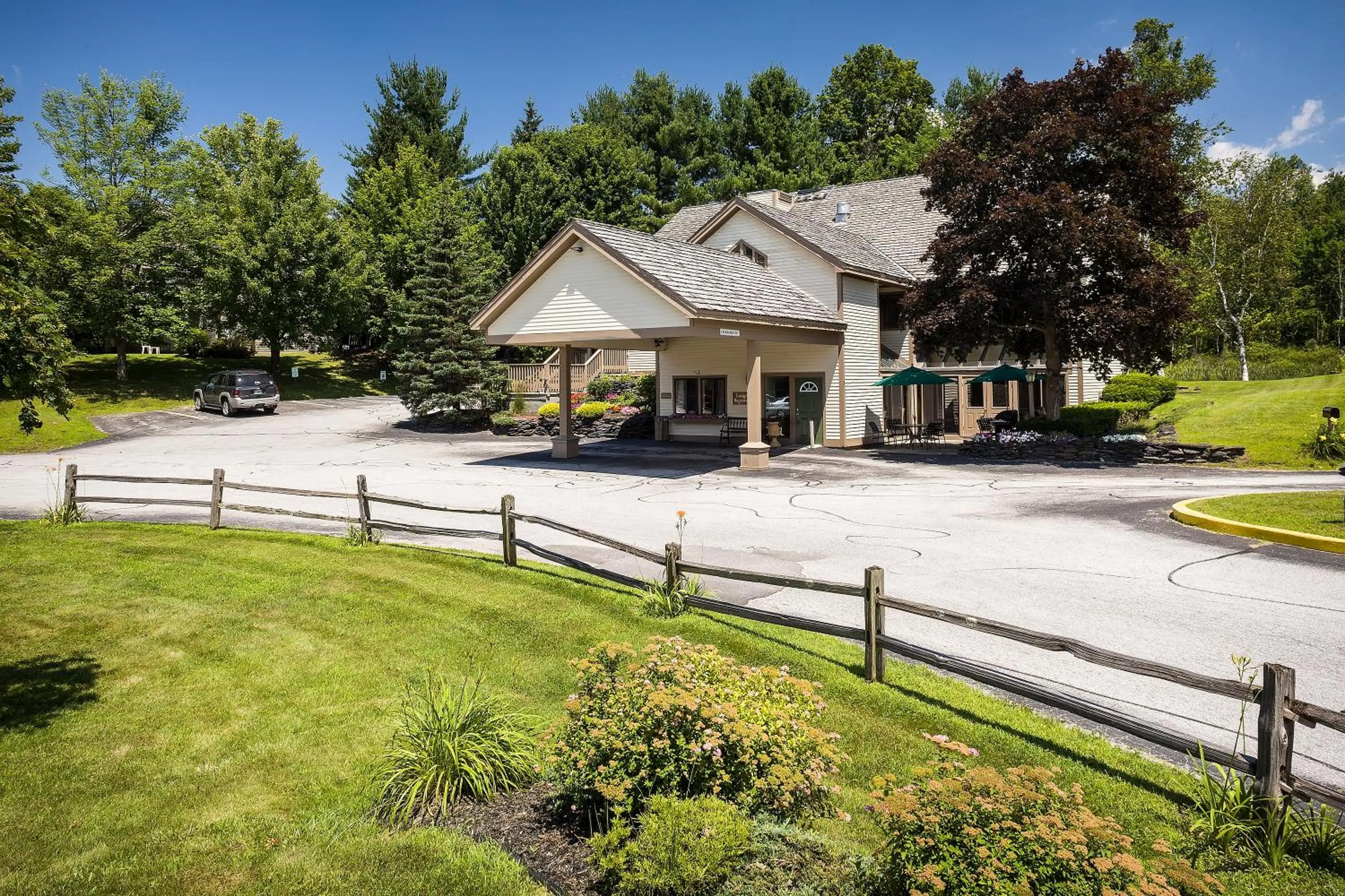 Property building in Best Western Inn & Suites Rutland-Killington