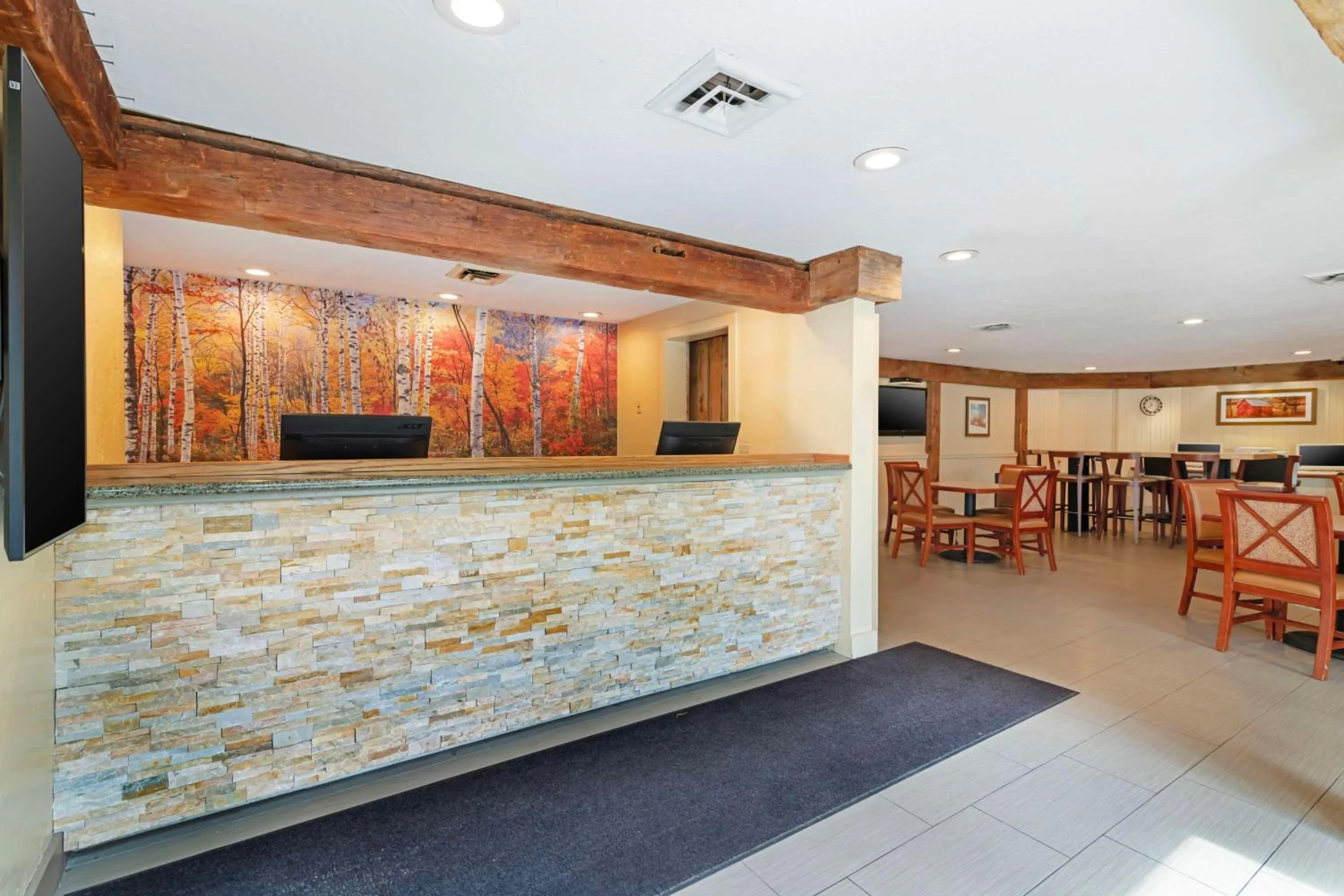 Lobby or reception in Best Western Inn & Suites Rutland-Killington