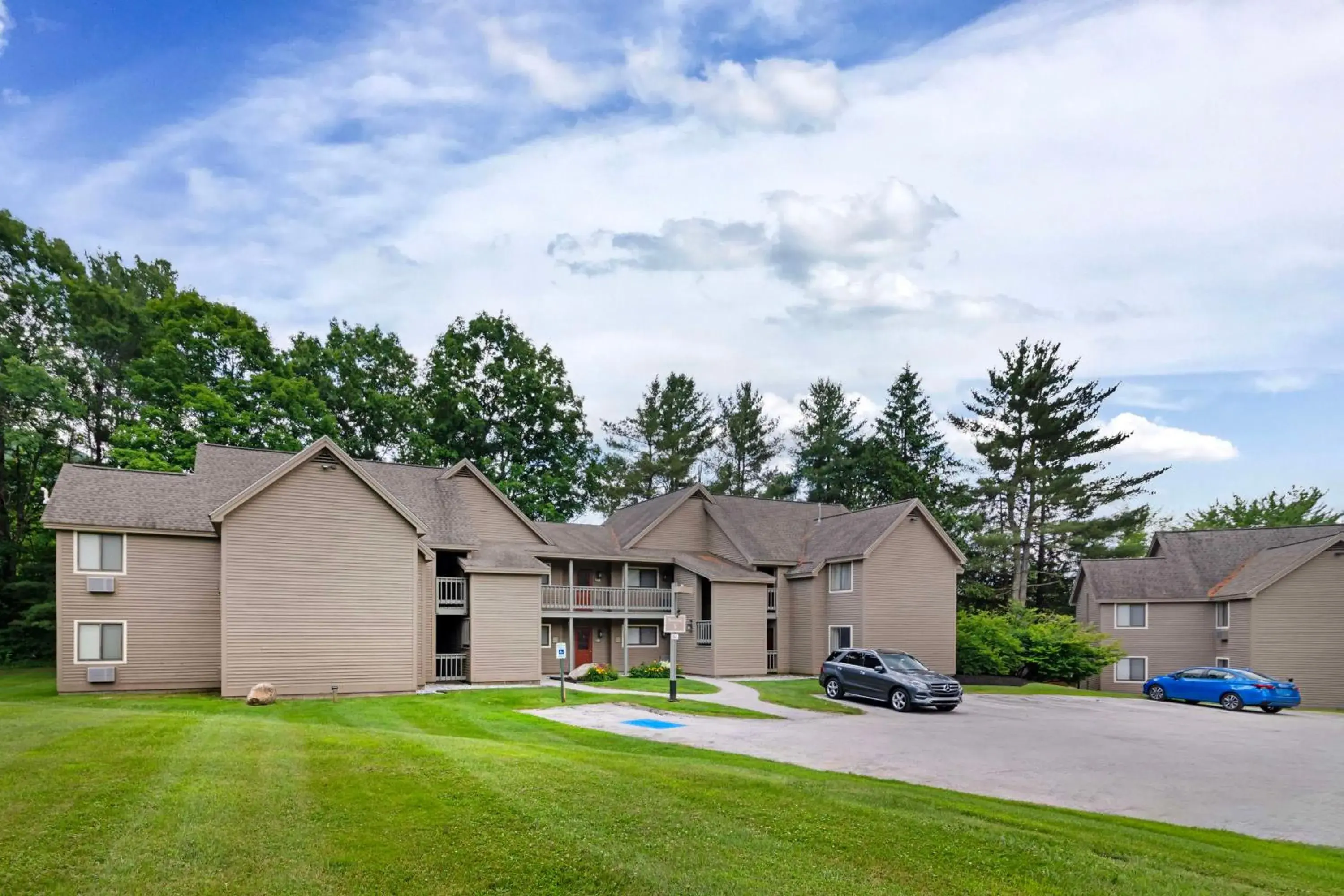 Property building in Best Western Inn & Suites Rutland-Killington Property building in Best Western Inn & Suites Rutland-Killington