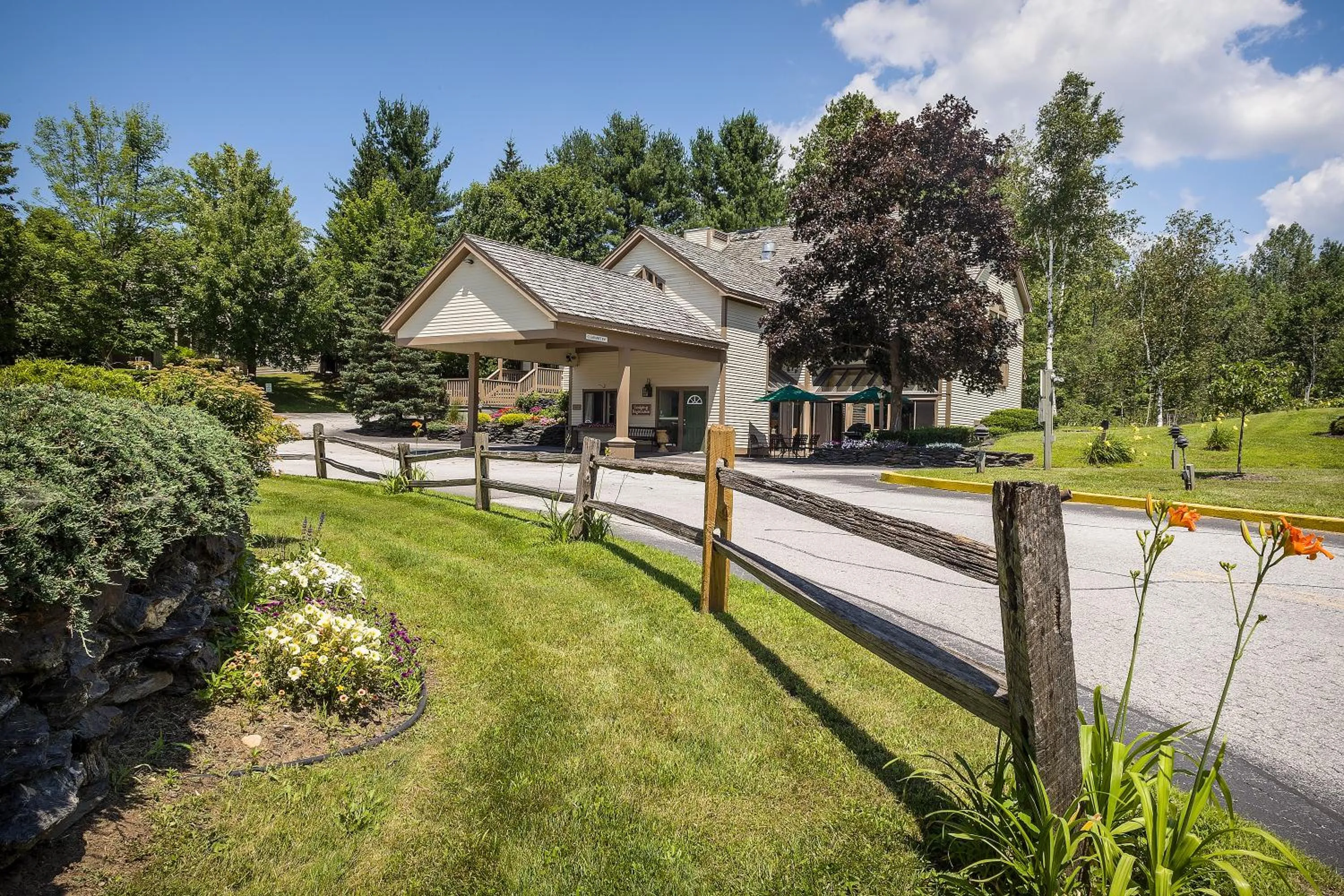 Property building in Best Western Inn & Suites Rutland-Killington