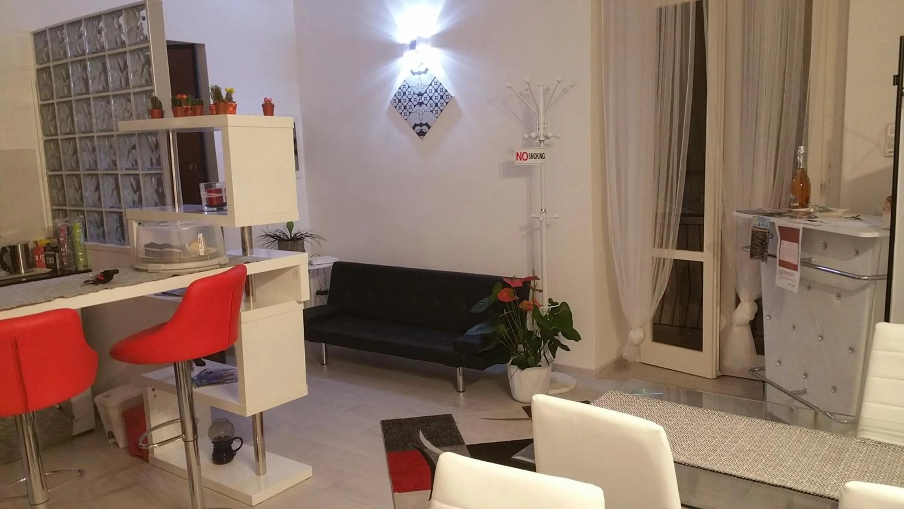 Communal lounge/ TV room in A due passi dal Mare