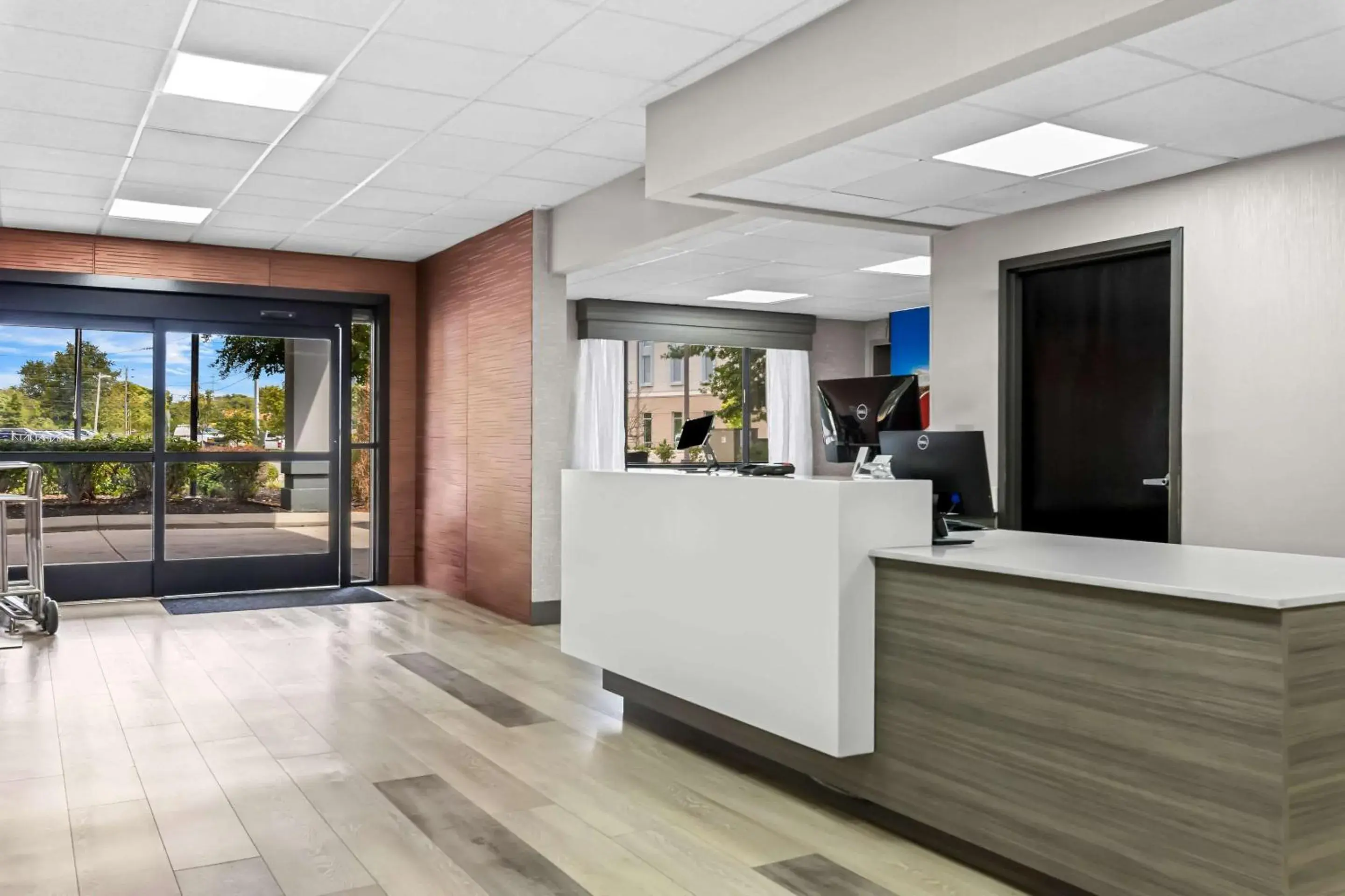 Lobby or reception in Clarion Pointe Franklin - Nashville Area Lobby or reception in Clarion Pointe Franklin - Nashville Area