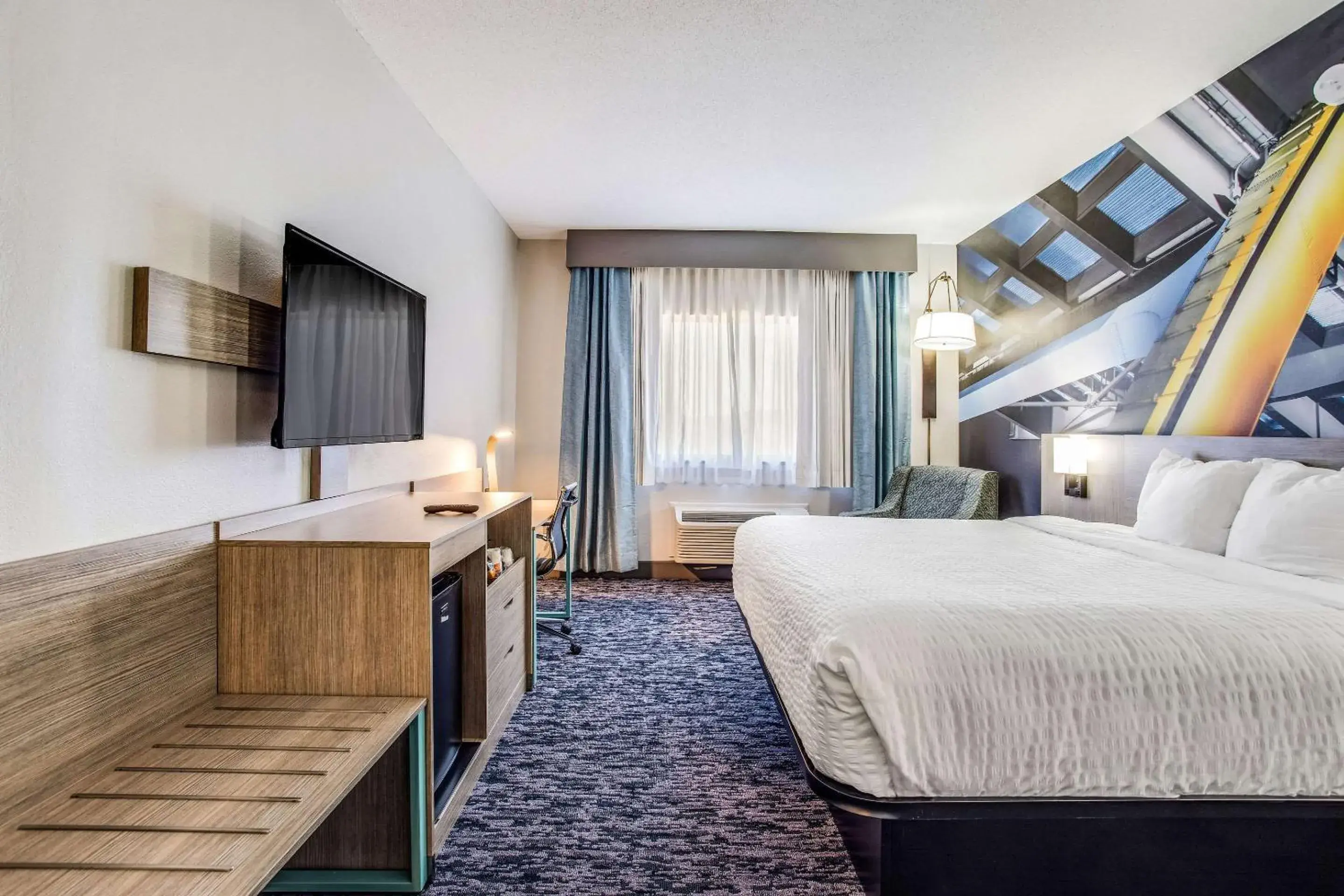 Standard King Room - Non-Smoking in Clarion Pointe Franklin - Nashville Area Standard King Room - Non-Smoking in Clarion Pointe Franklin - Nashville Area