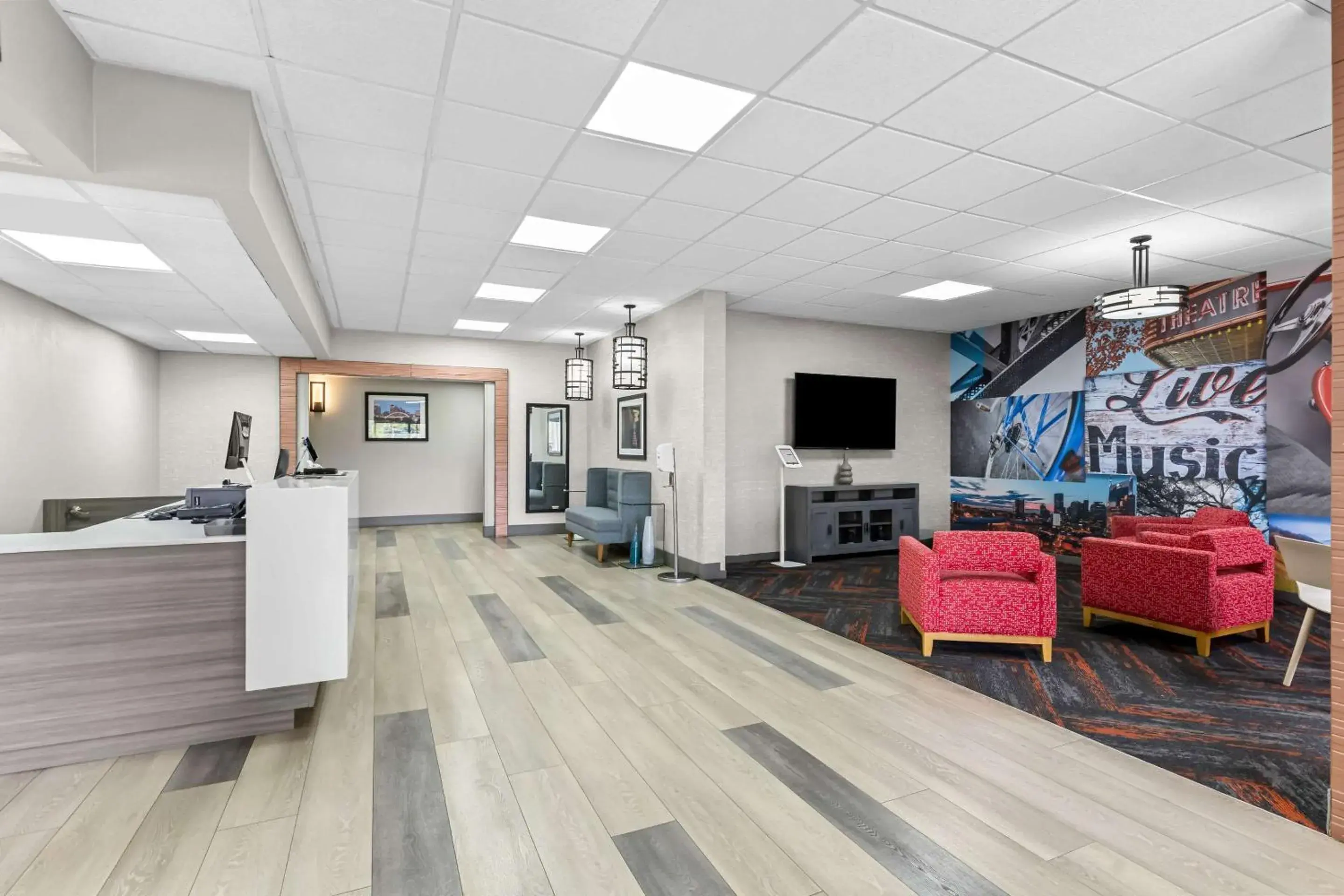Lobby or reception in Clarion Pointe Franklin - Nashville Area Lobby or reception in Clarion Pointe Franklin - Nashville Area