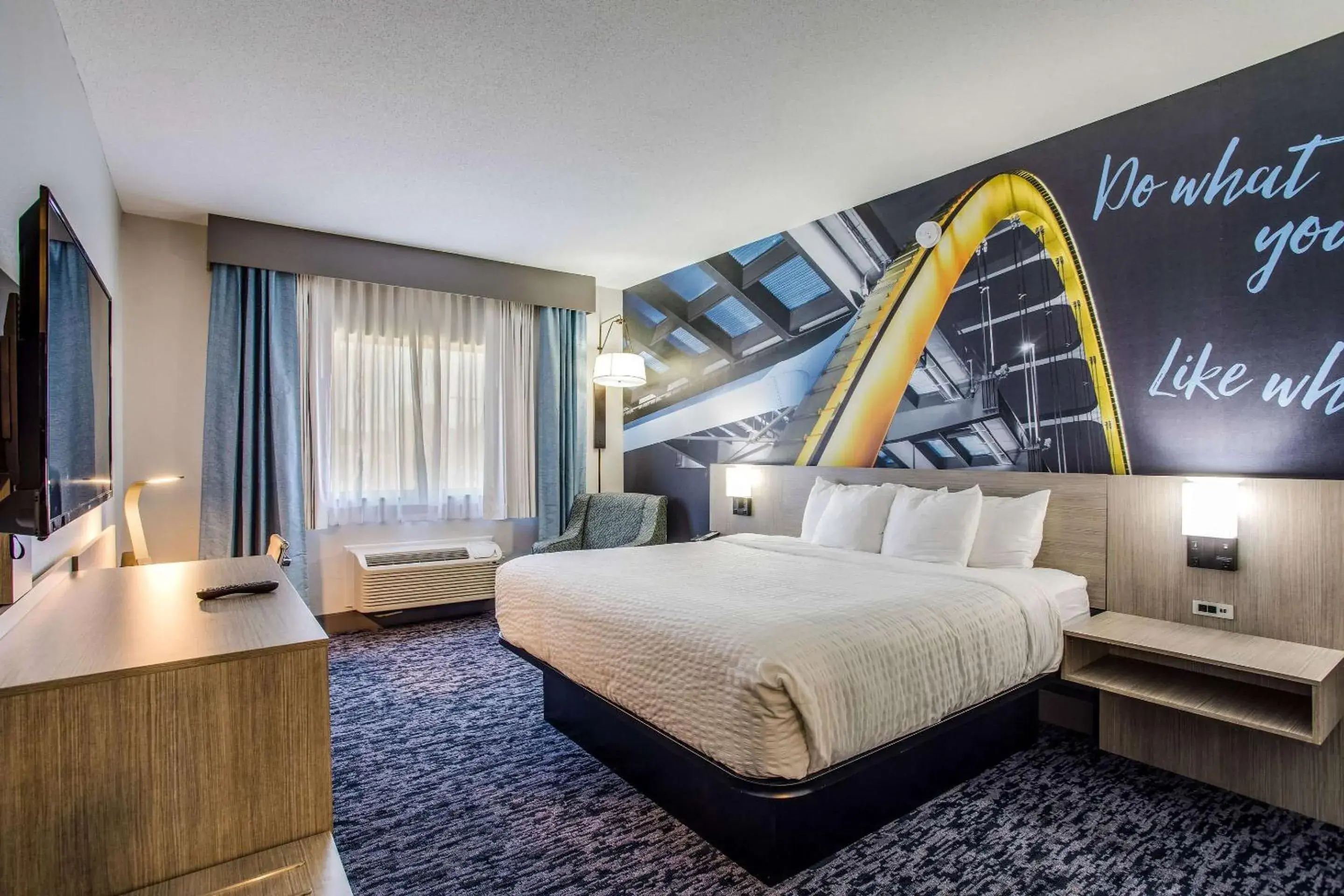 Bedroom, Bed in Clarion Pointe Franklin - Nashville Area Bedroom, Bed in Clarion Pointe Franklin - Nashville Area