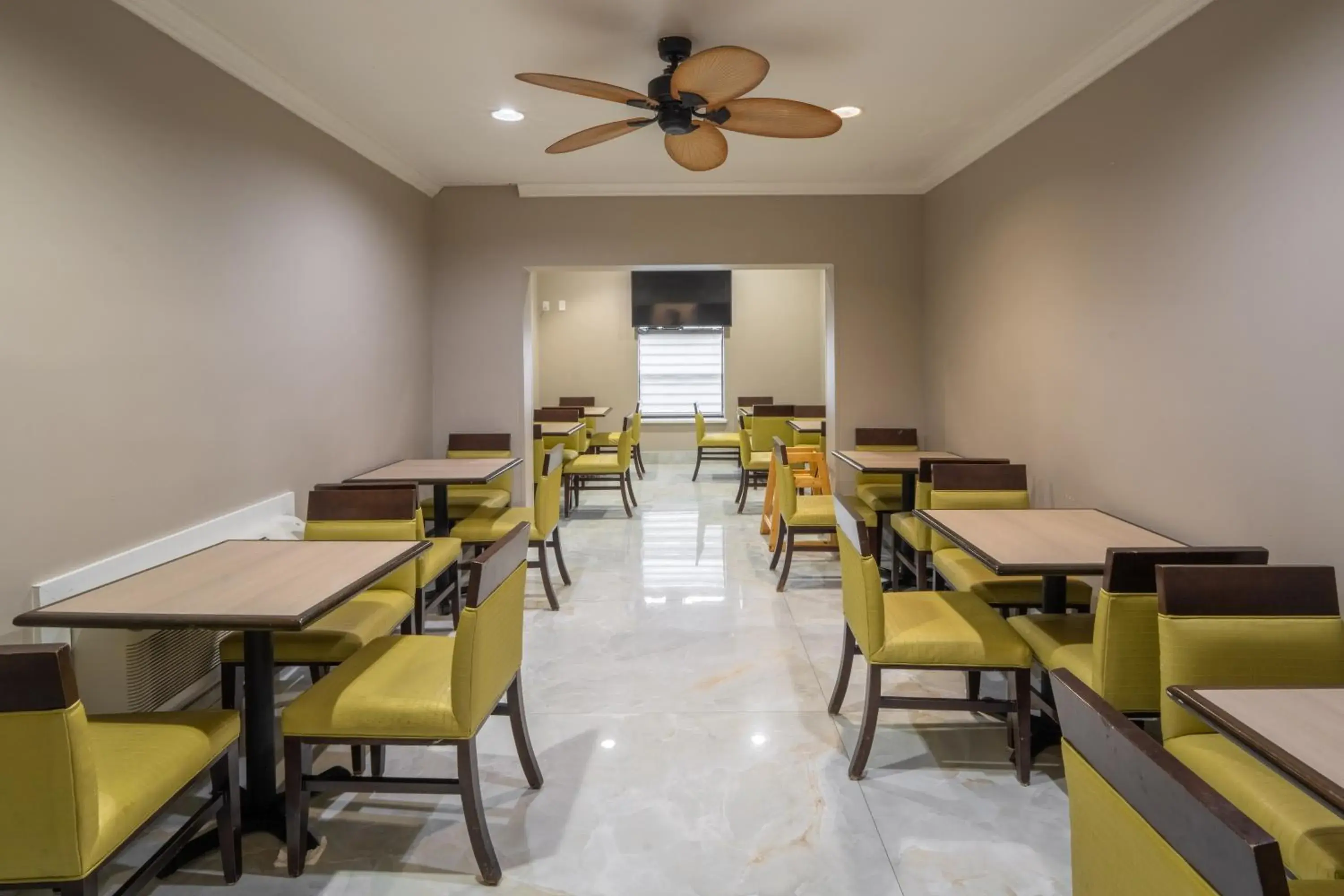 Breakfast in Best Western Seaside Inn Breakfast in Best Western Seaside Inn