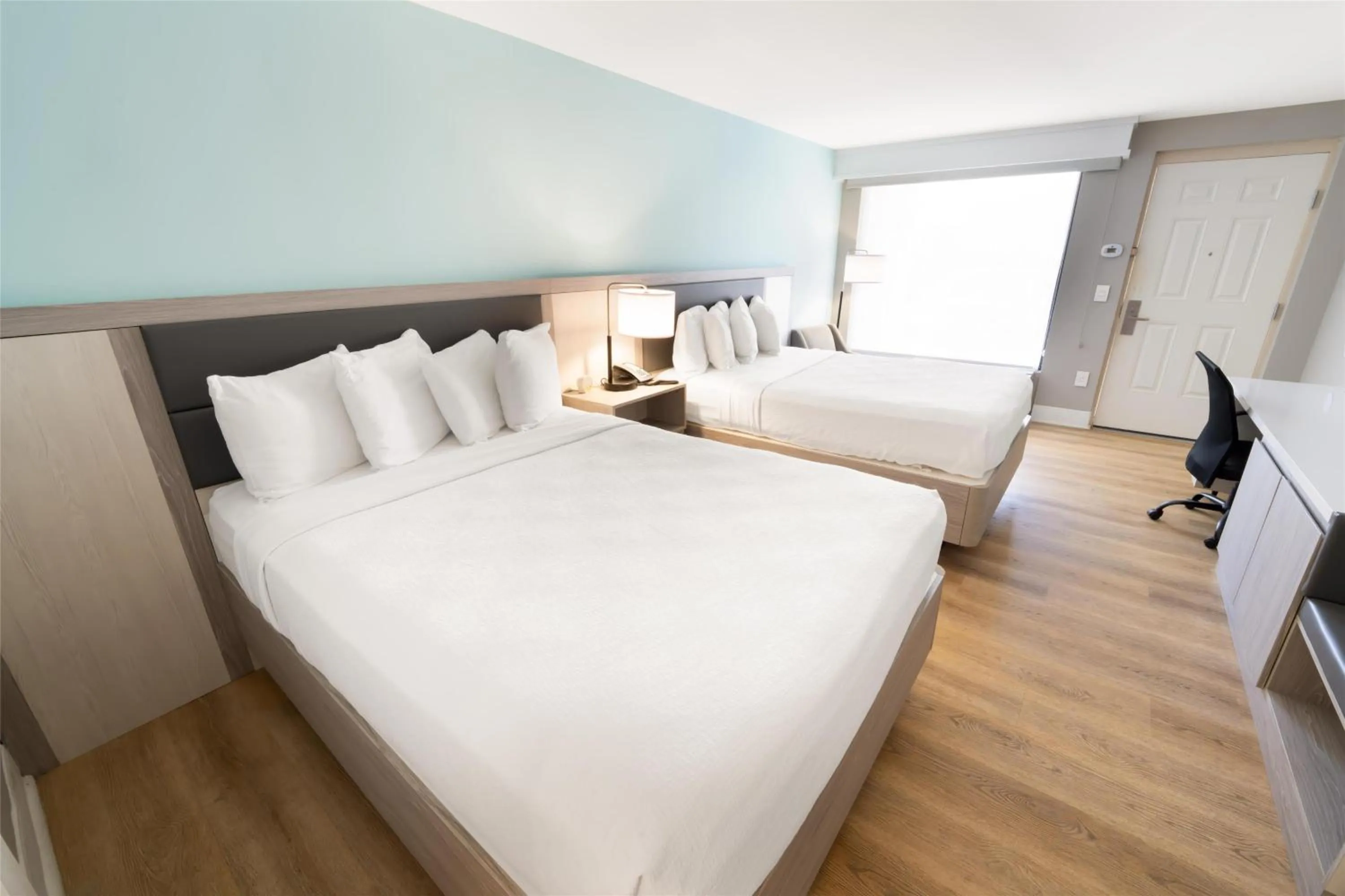 Bedroom, Bed in Best Western Seaside Inn