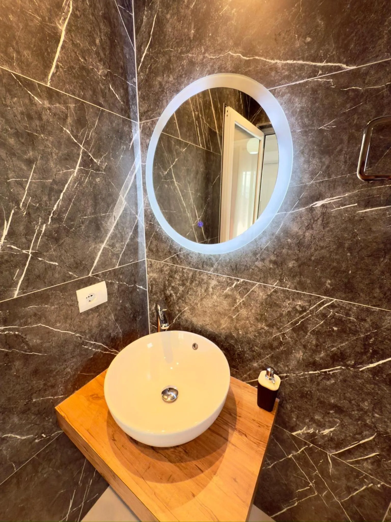 Bathroom in Villa Denis Ksamil