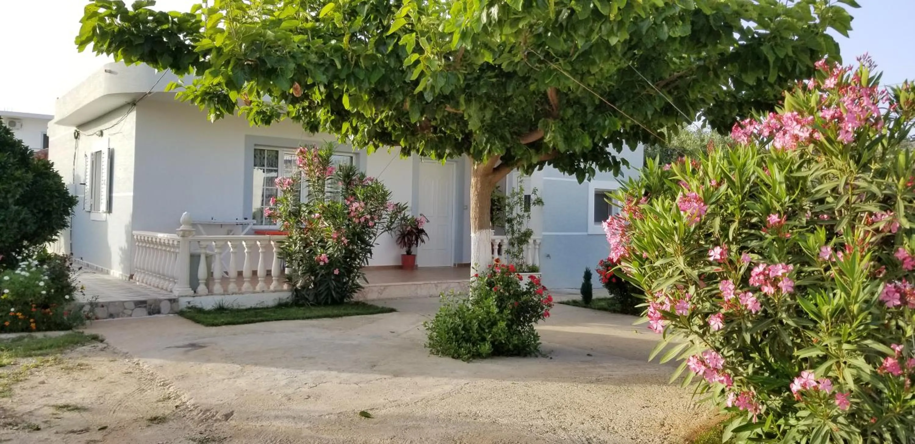 Property building in Villa Denis Ksamil