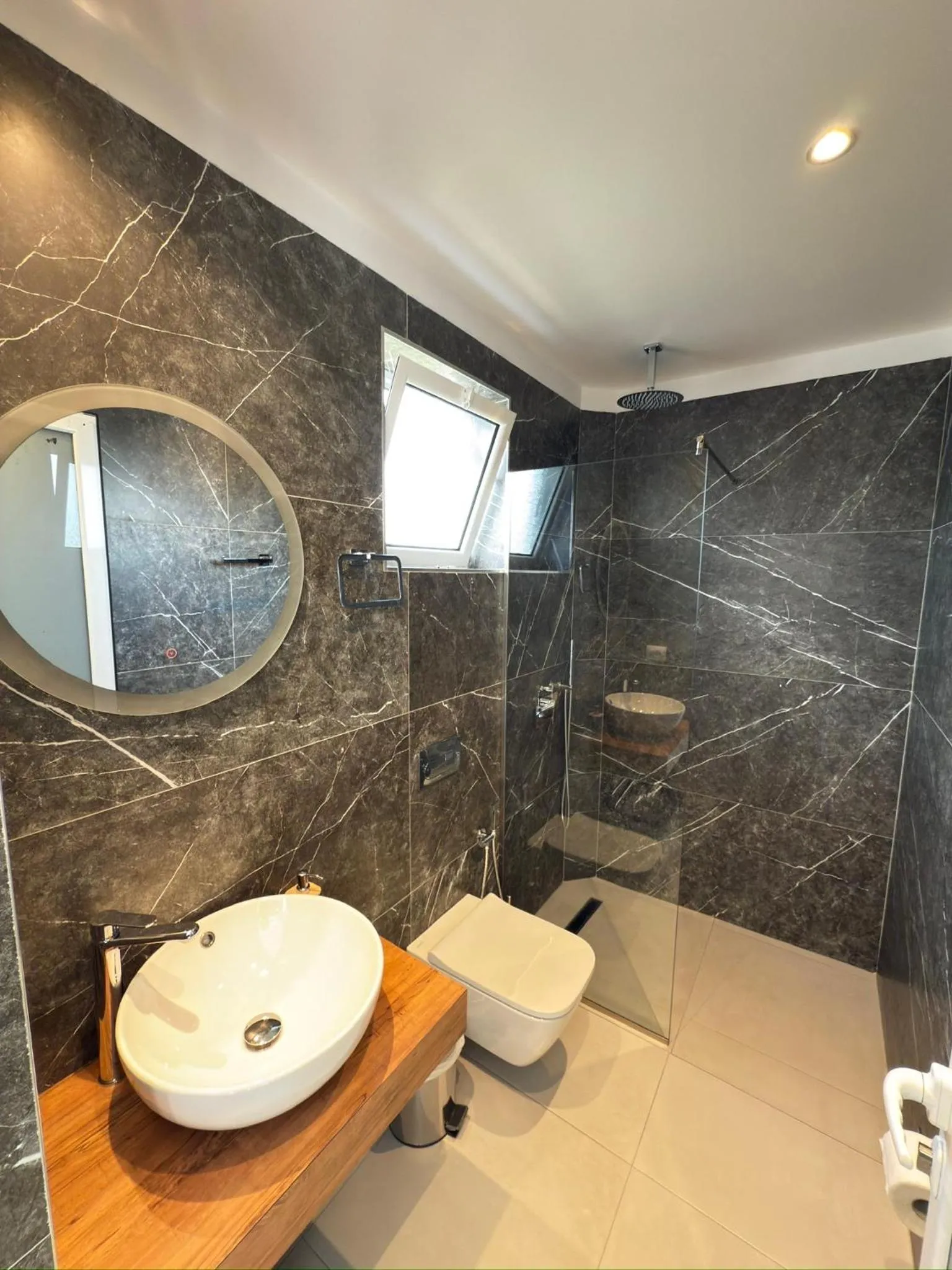 Shower in Villa Denis Ksamil