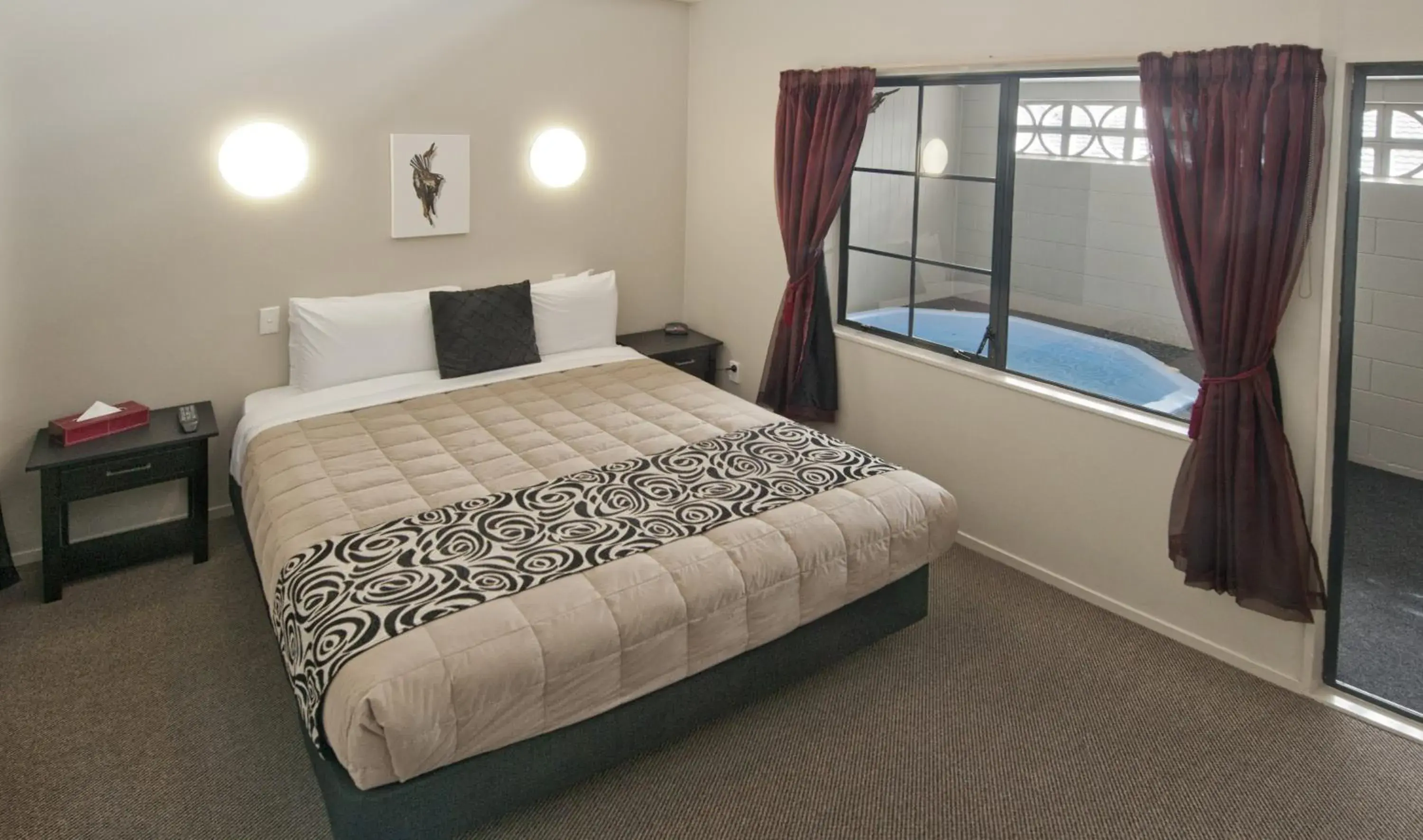 Bedroom, Bed in Sport Of Kings Motel Bedroom, Bed in Sport Of Kings Motel