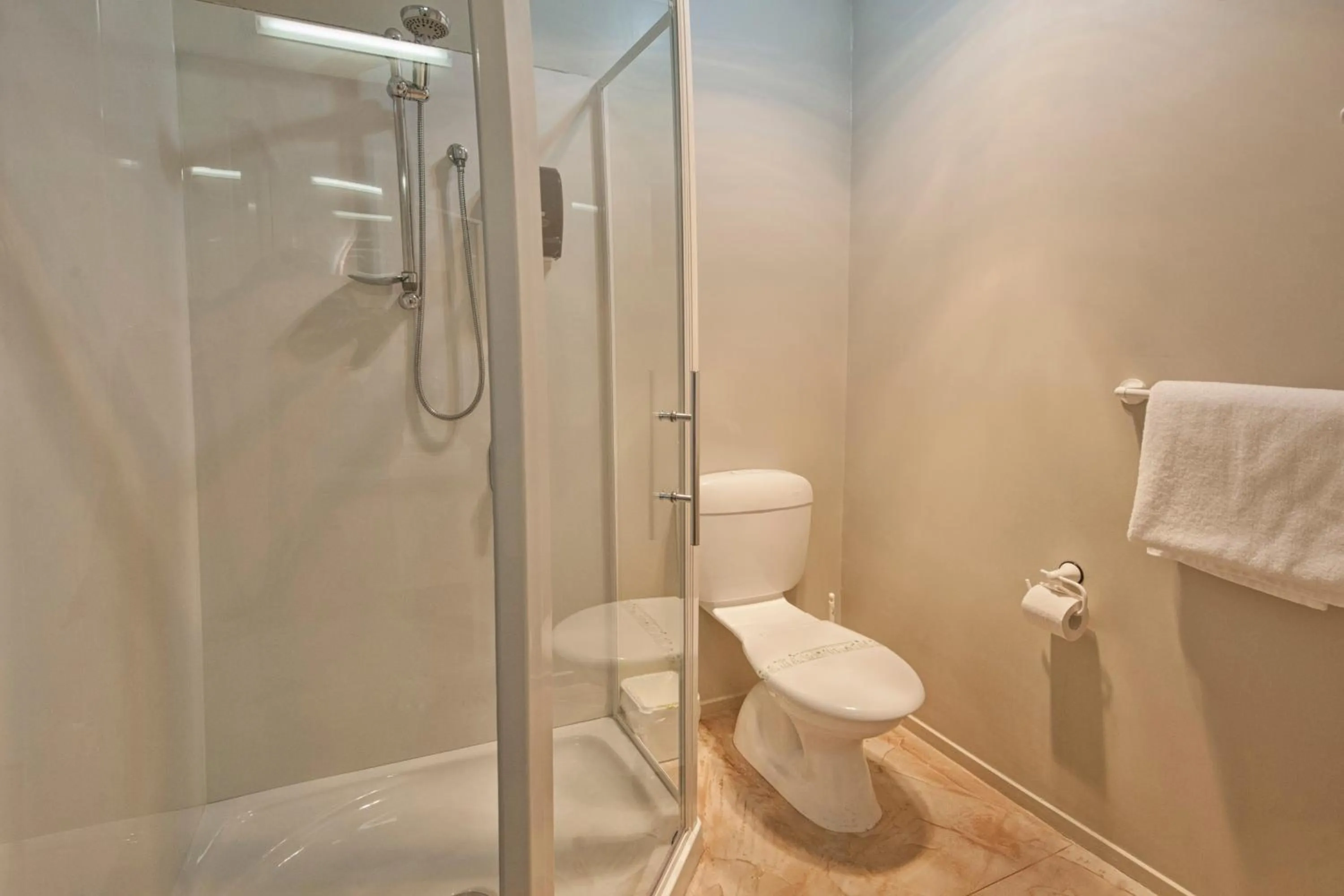 Bathroom in Sport Of Kings Motel