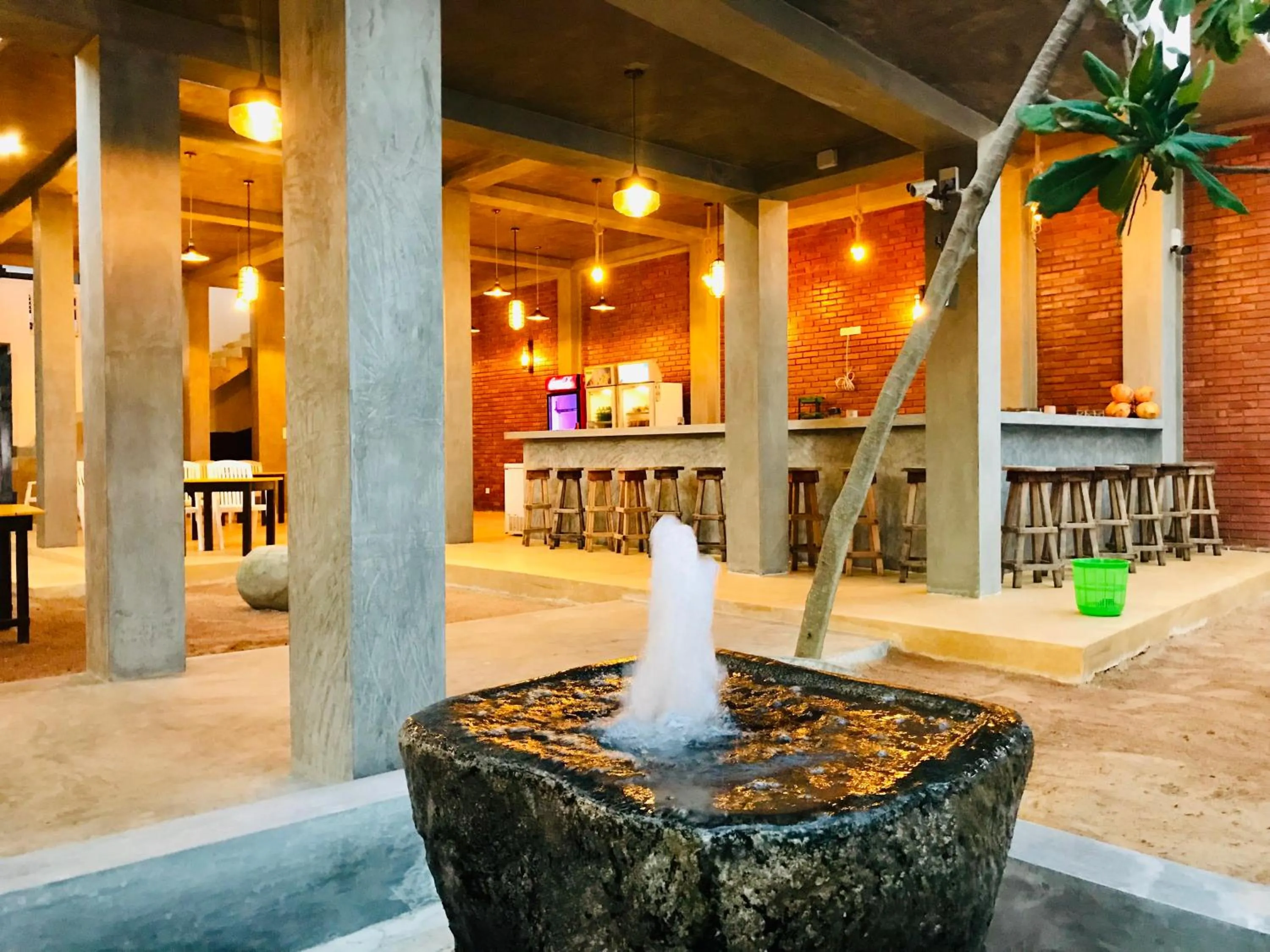 Restaurant/places to eat in Central Beach Inn