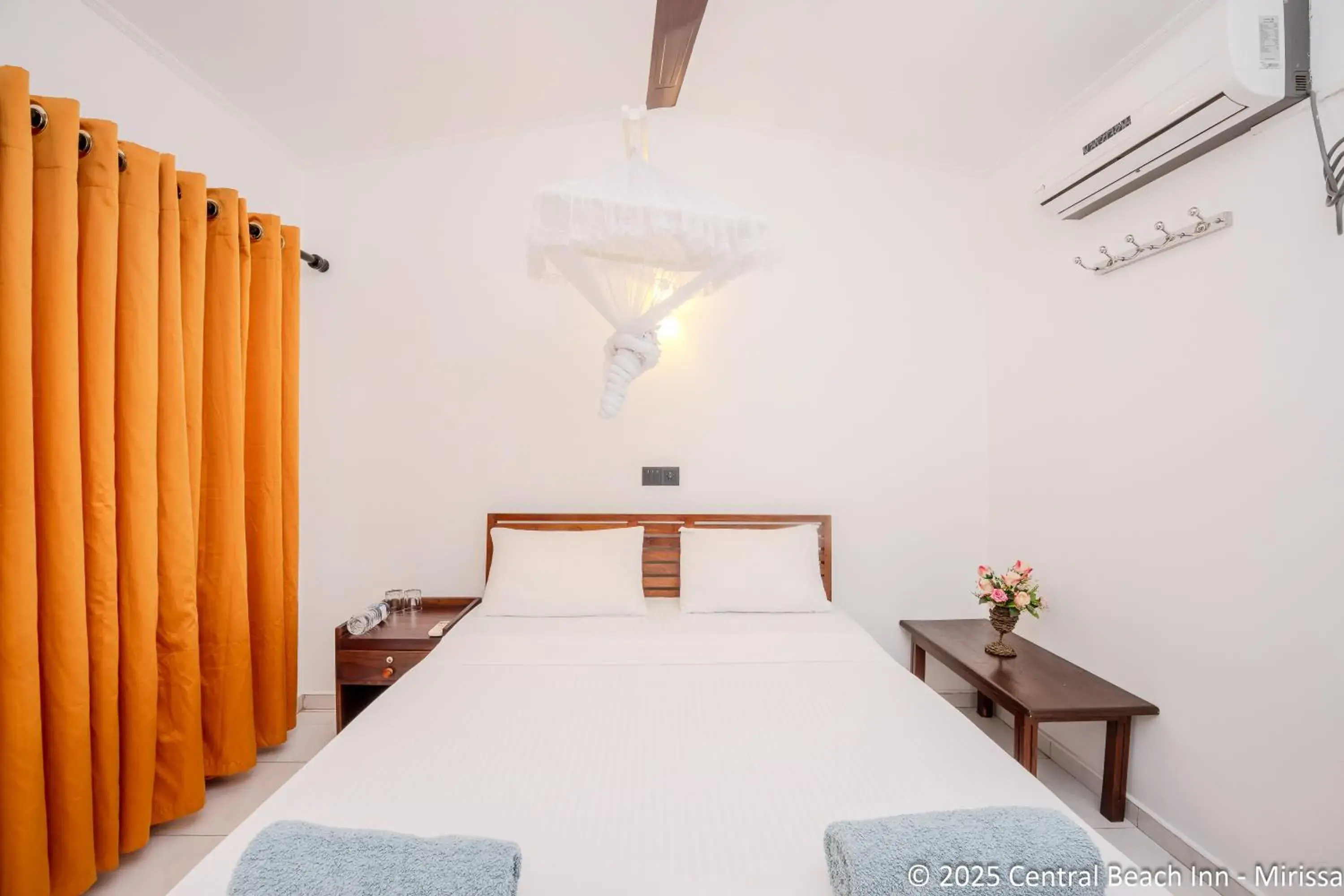 Budget Double Room in Central Beach Inn Budget Double Room in Central Beach Inn
