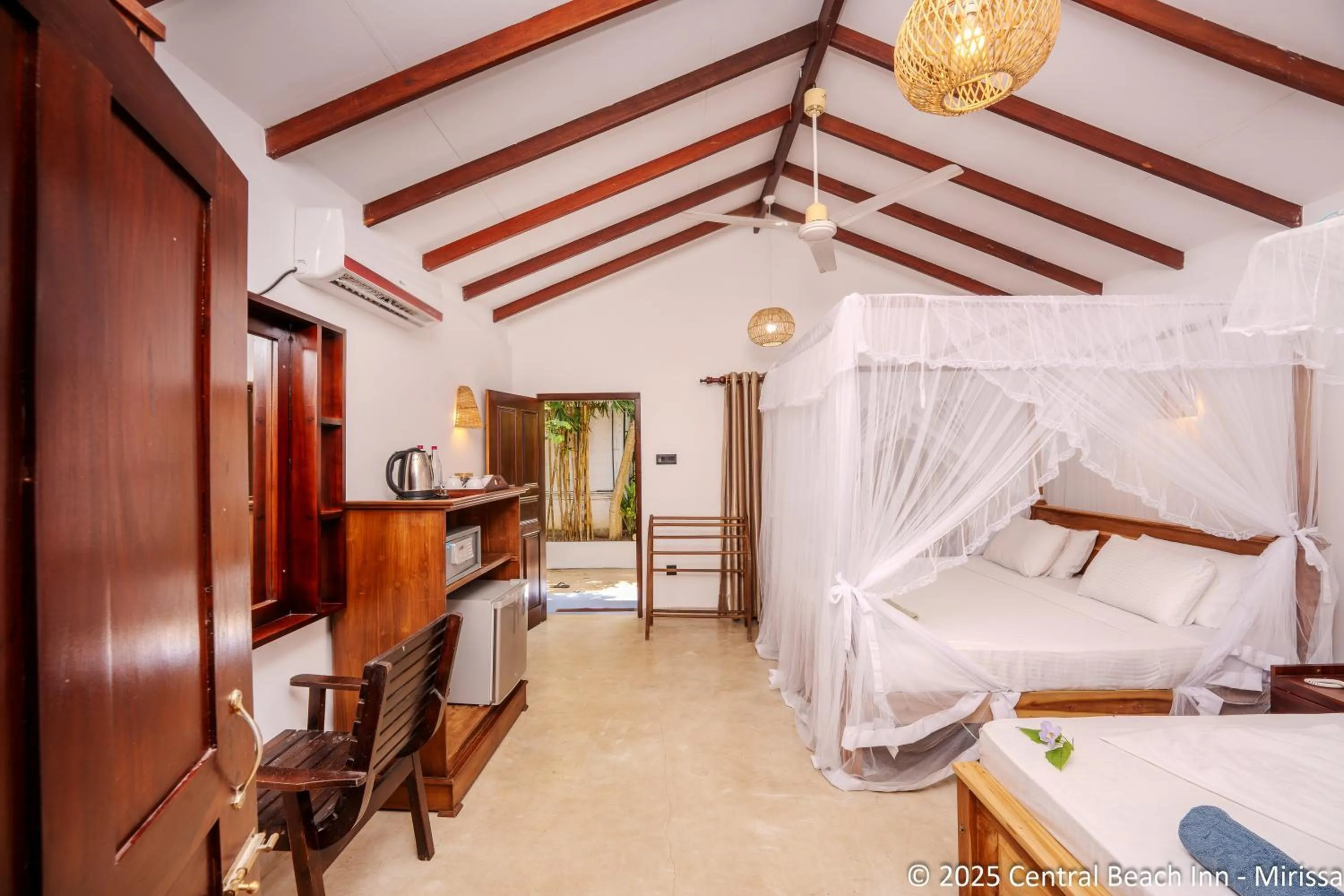 Photo of the whole room, Bed in Central Beach Inn