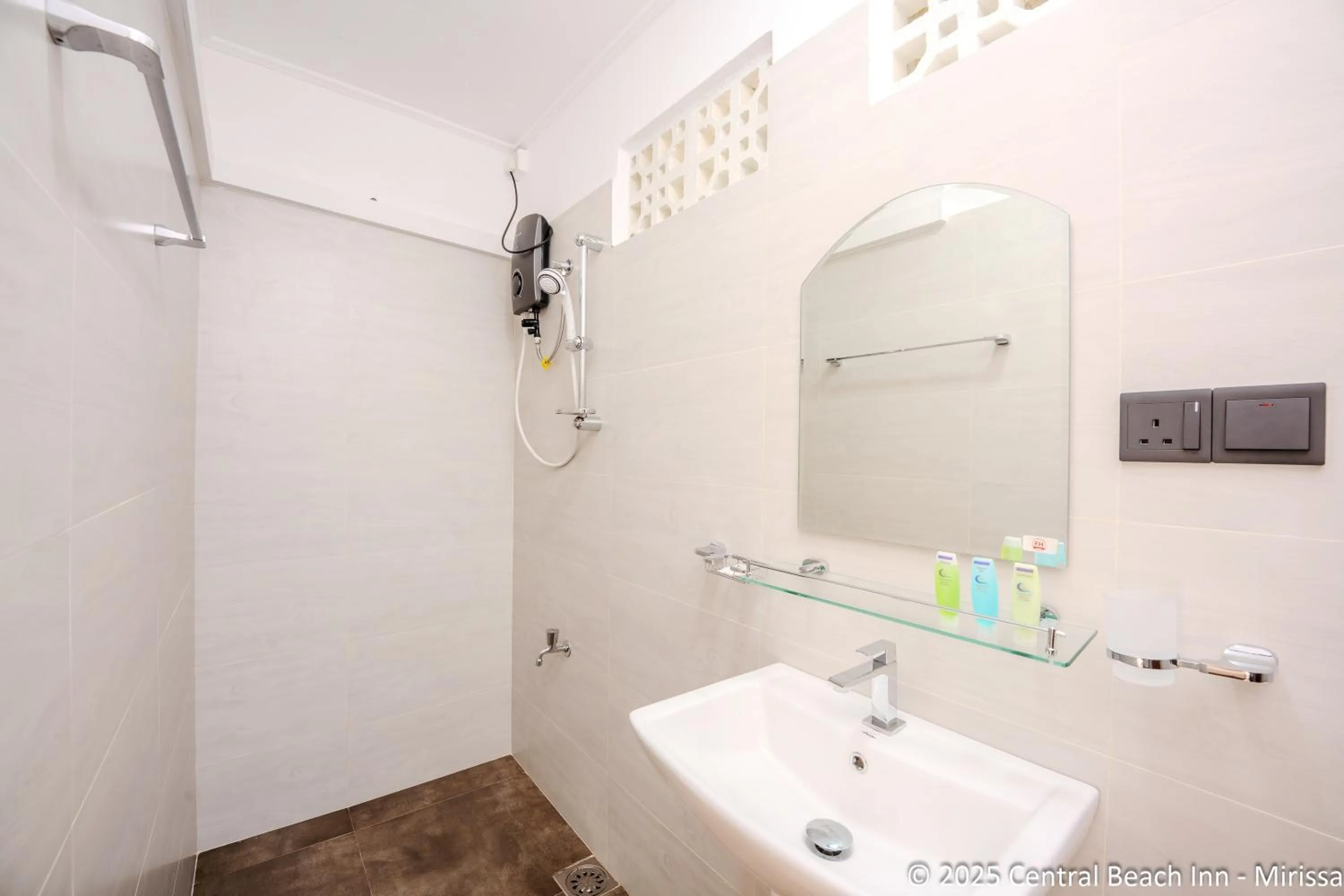 Bathroom in Central Beach Inn